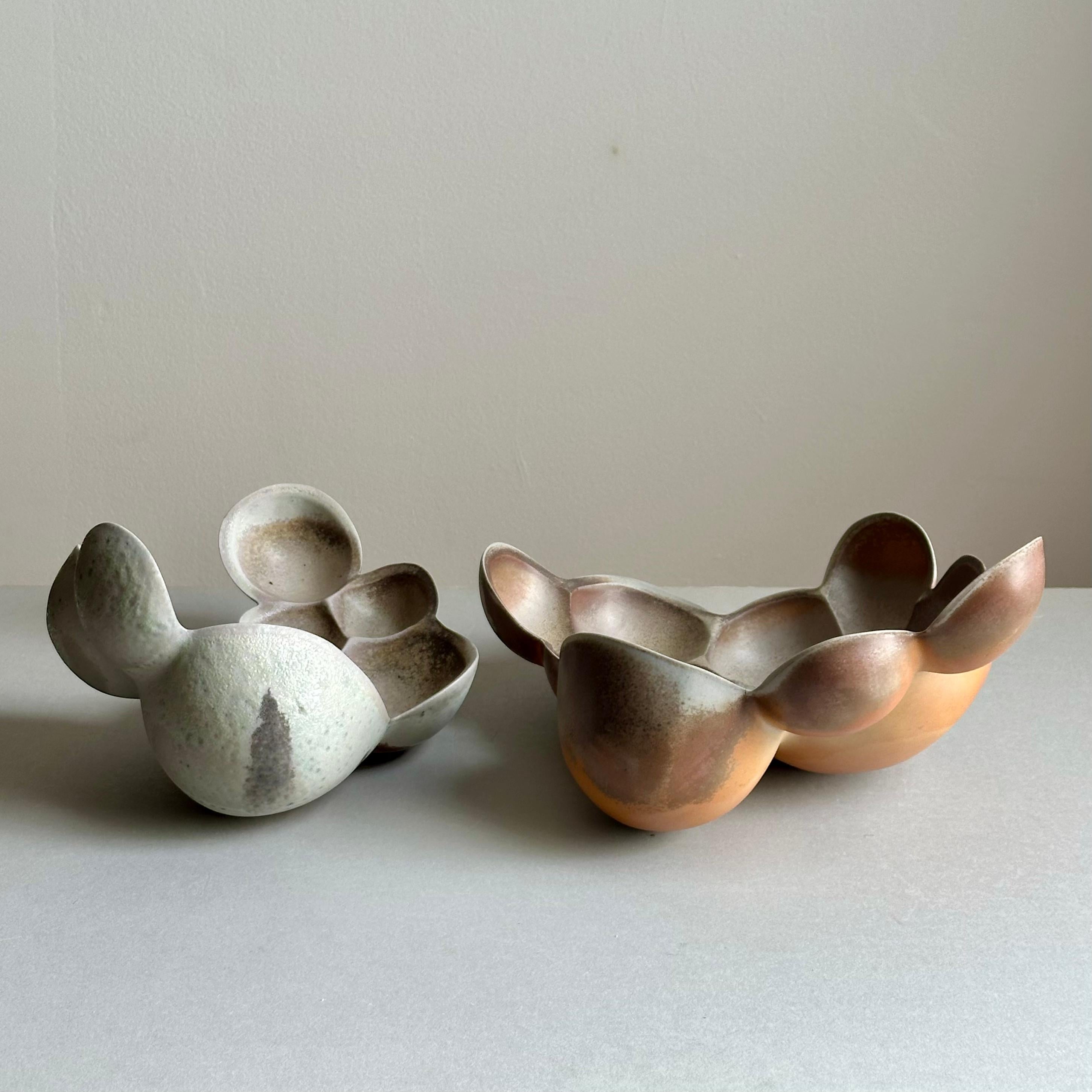 Zoë Powell, Pareja de vasijas de porcelana cocida en madera, serie Vestige Siglo XXI y contemporáneo en venta