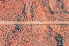 "Driving in the Desert" - Photographie de paysage abstrait contemporaine en couleur 28""x40"