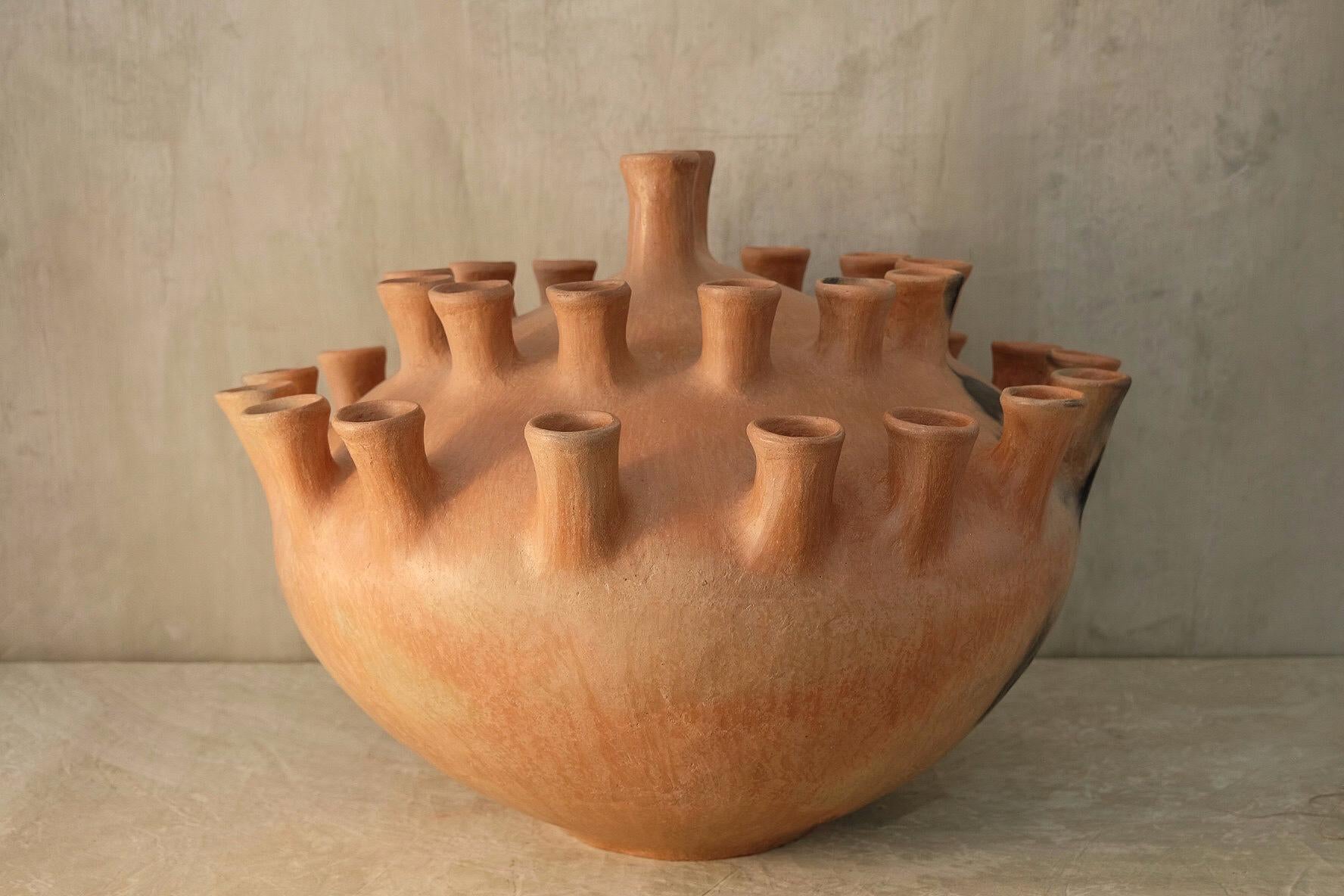 Zoila Vase by Onora
Dimensions: D 70 x H 70 cm
Materials: Clay

Inspired in the traditional large format vessels used to store water, grains or prepare food, our playful reinterpretation of Mixe pottery plays homage to this region’s 21 mountains