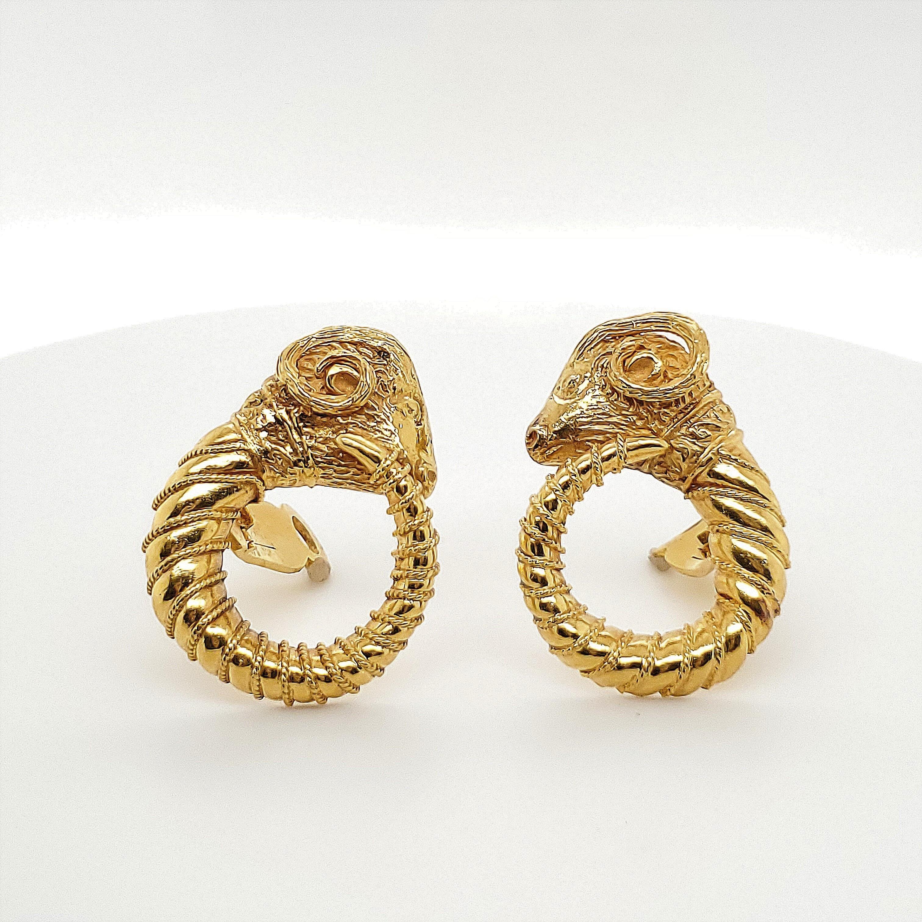 Zolotas 18 Karat Gold Earrings In Excellent Condition In New York, NY