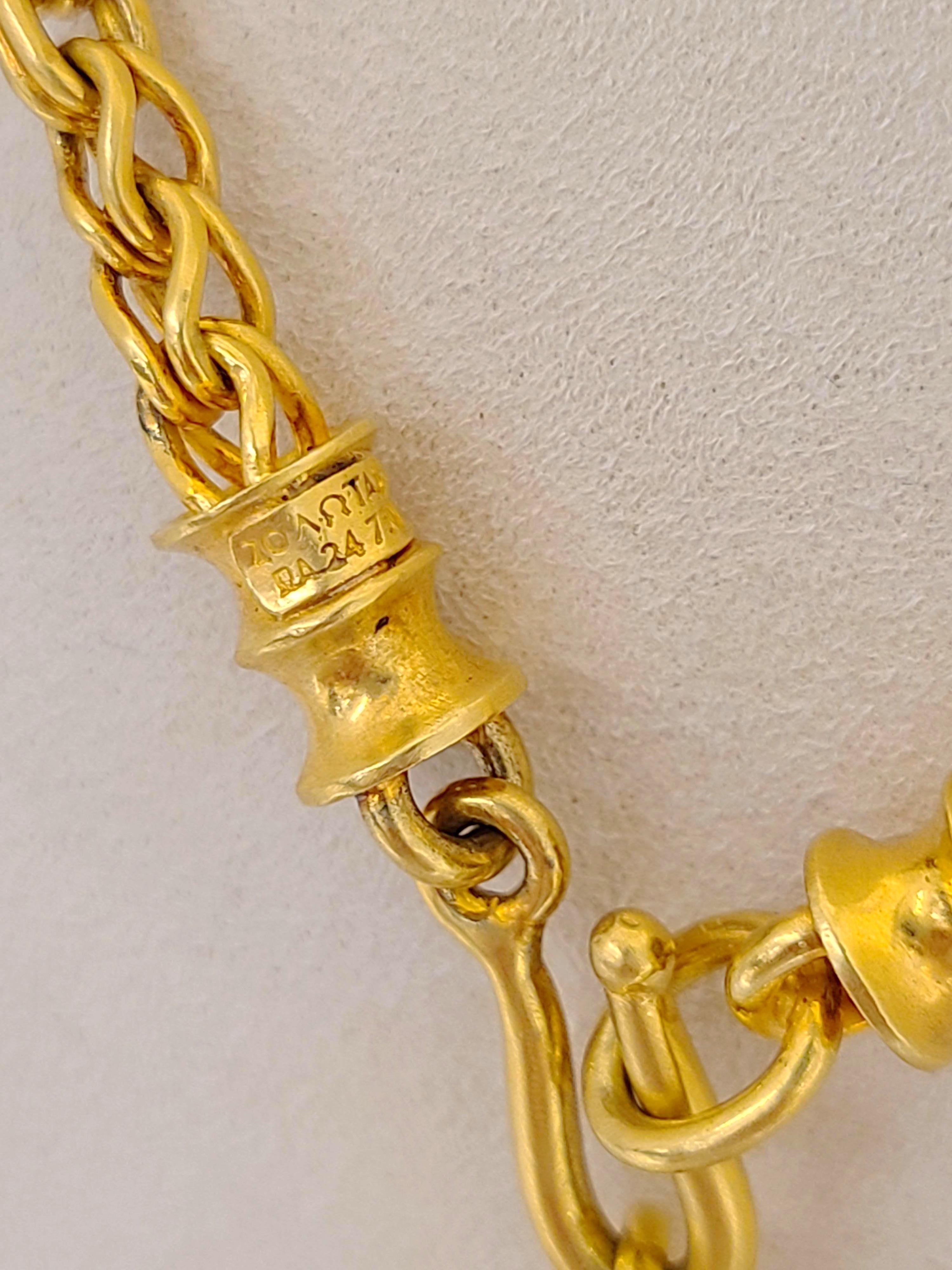 Zolotas Halskette mit griechischem Kreuz und Kettenanhänger aus 22 Karat und 18 Karat Gelbgold (Klassisch-griechisch) im Angebot