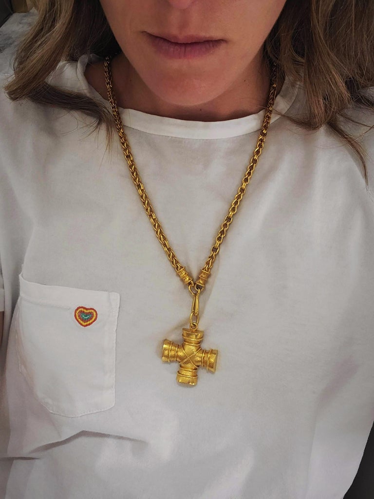 Women's or Men's Zolotas 22 Karat and 18 Karat Yellow Gold Greek Cross and Chain Pendant Necklace For Sale