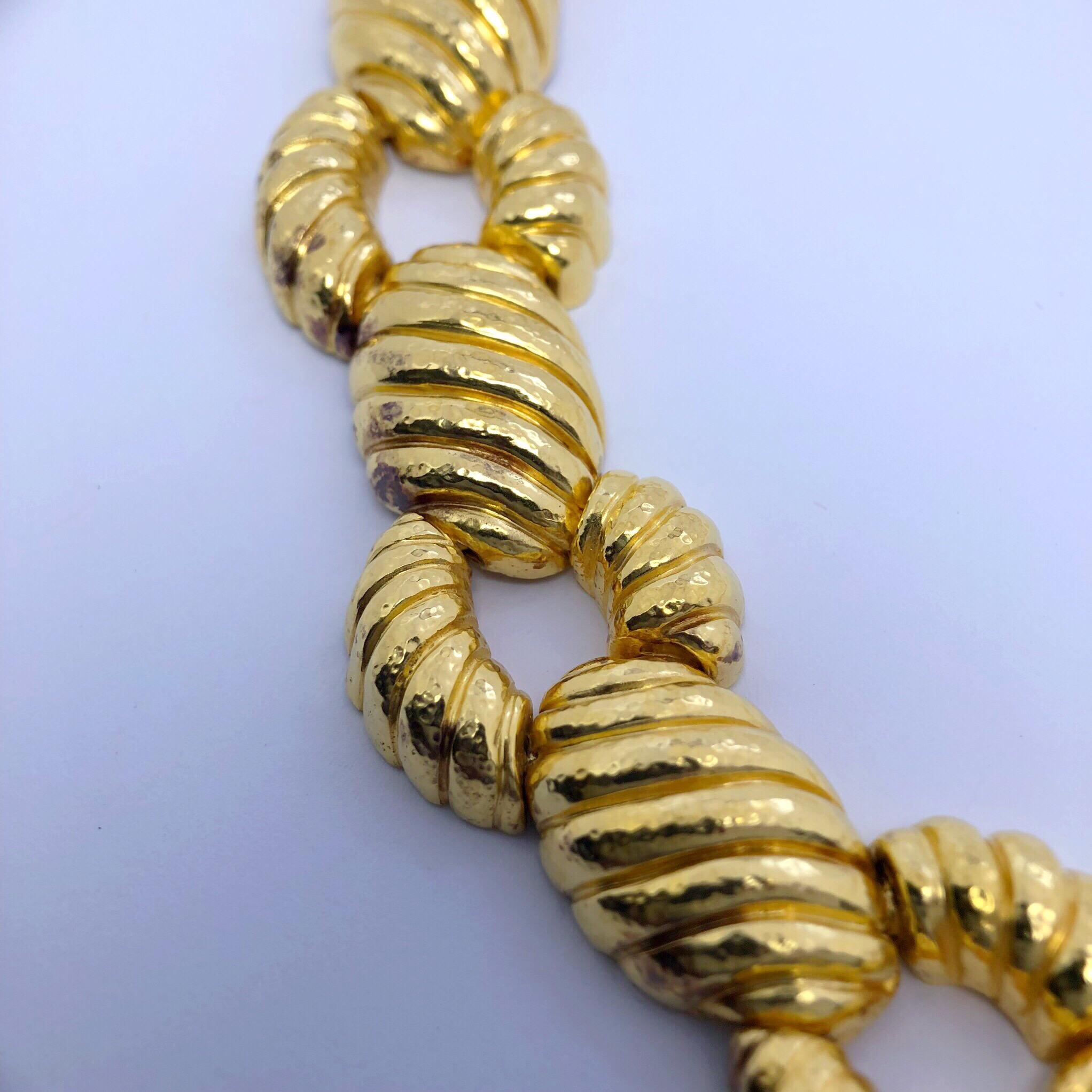 Greek Revival Zolotas 22 Karat Yellow Gold Handcrafted Ribbed Oval and Links Necklace For Sale