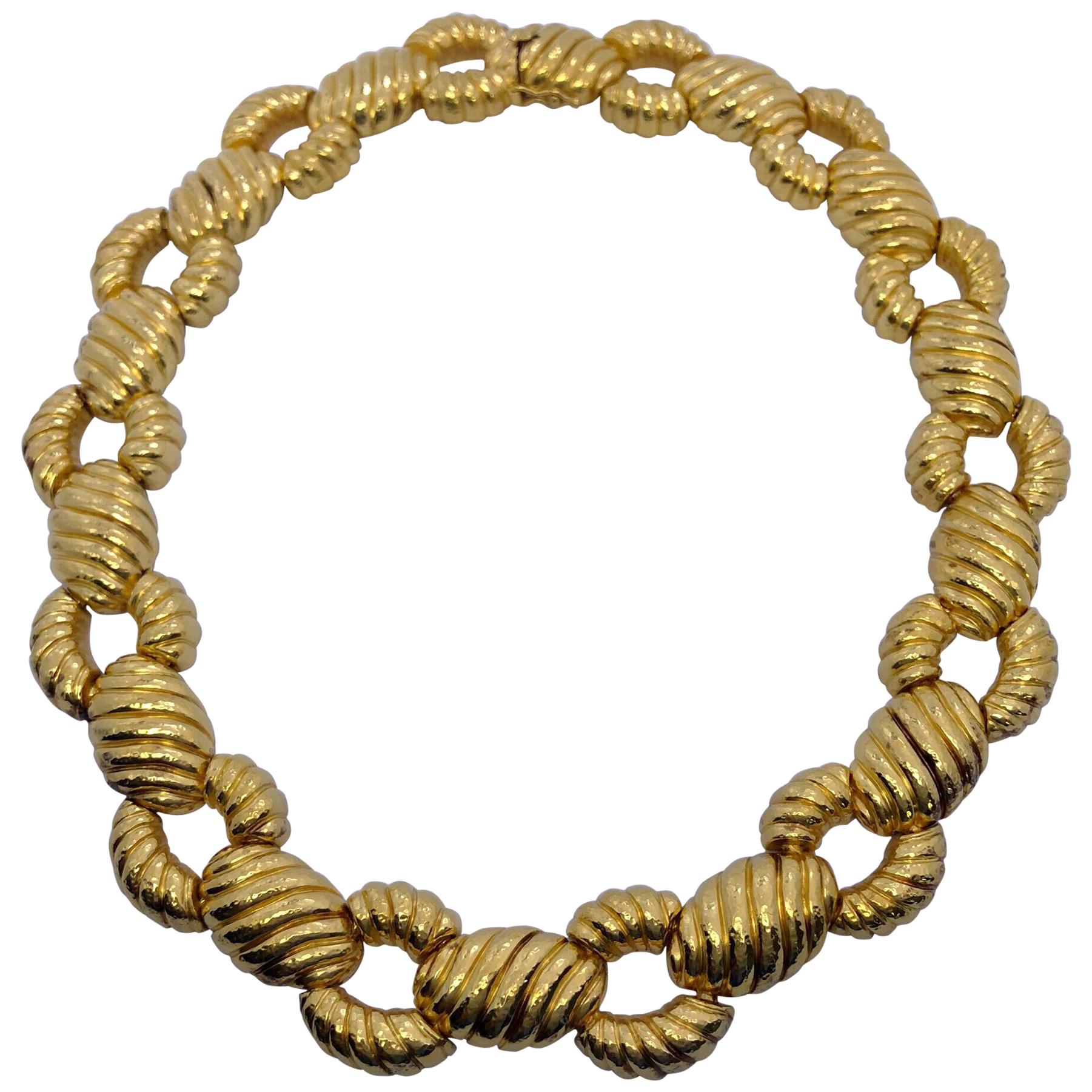 Zolotas 22 Karat Yellow Gold Handcrafted Ribbed Oval and Links Necklace