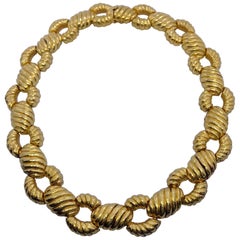 Zolotas 22 Karat Gelbgold Handgefertigte gerippte ovale und links Halskette
