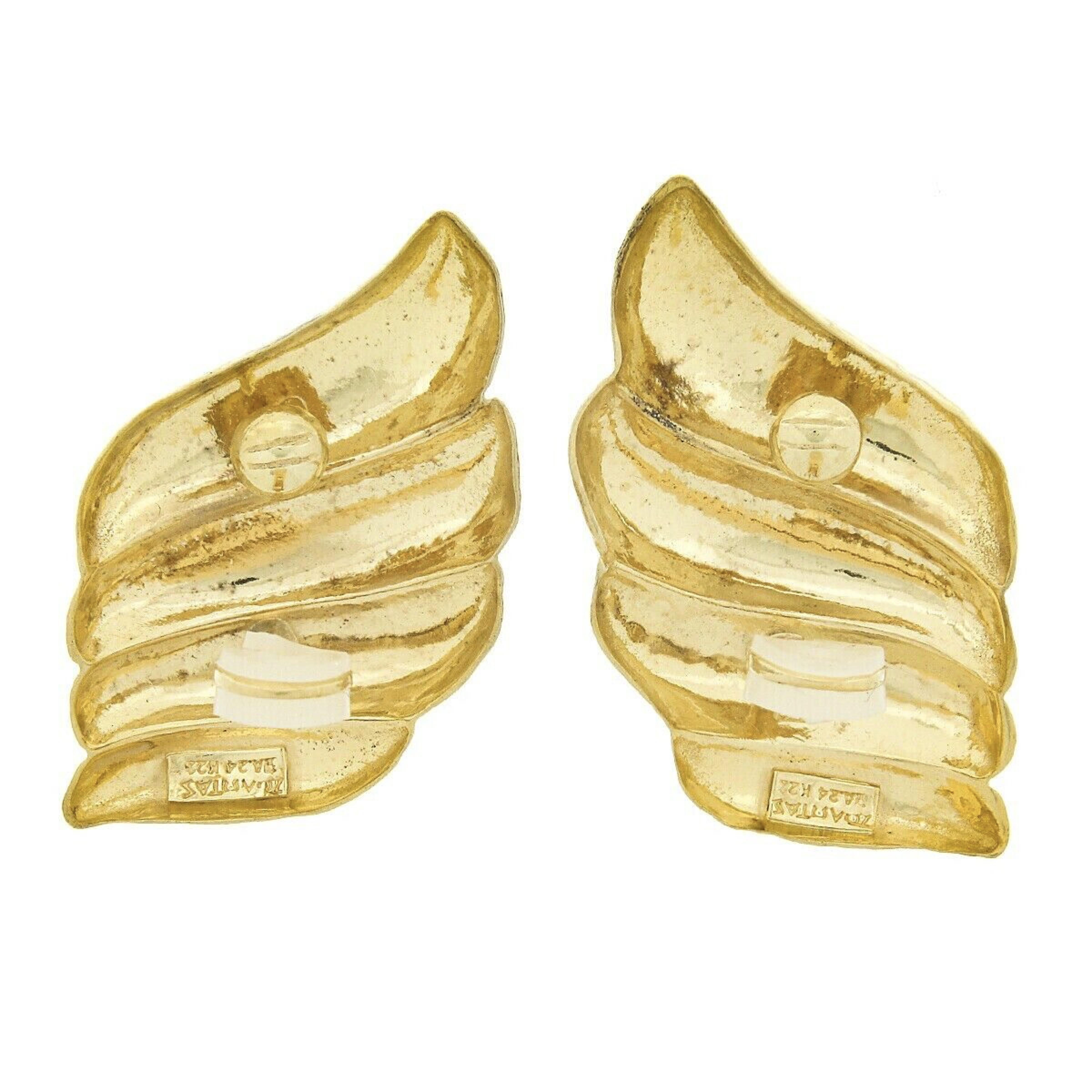 Zolotas Boucles d'oreilles à clip en or jaune 22K à large finition Hammer, aile nervurée et flamme Bon état - En vente à Montclair, NJ