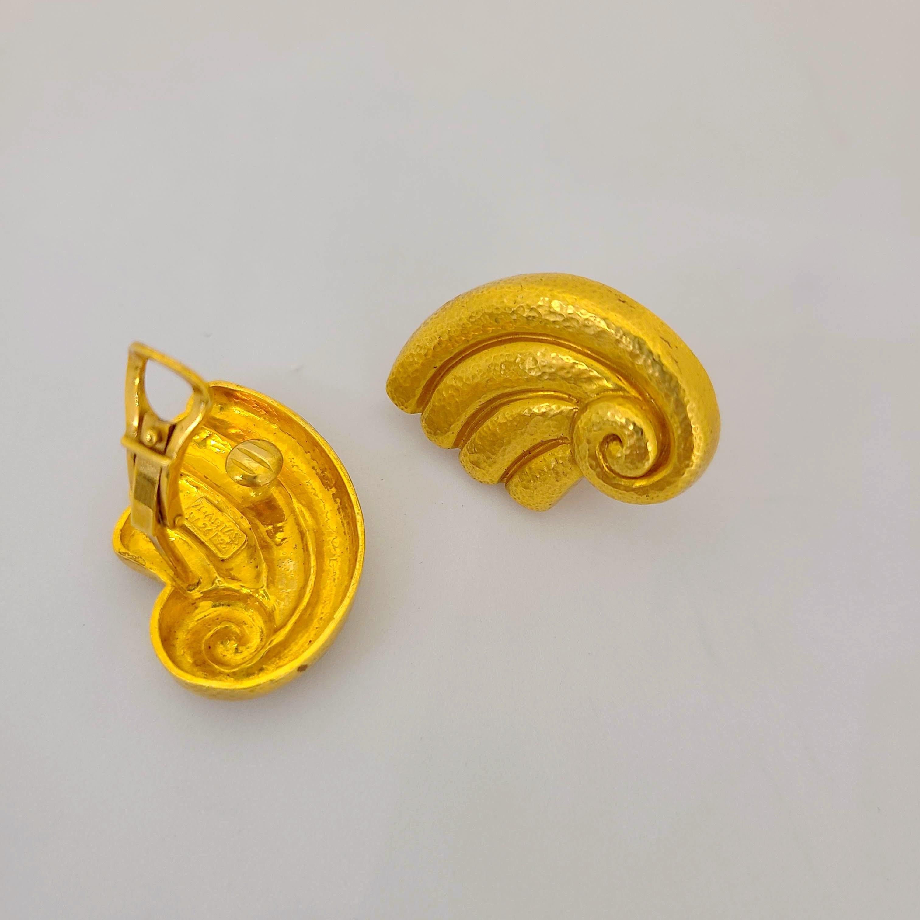 This earrings were designed by Zolotas of Athens , Greece. Founded in 1895 the company merges Greek heritage with modern style to create these timeless pieces. Coveted by Royals and Actresses.
The Greek Ionic column was the inspiration for these