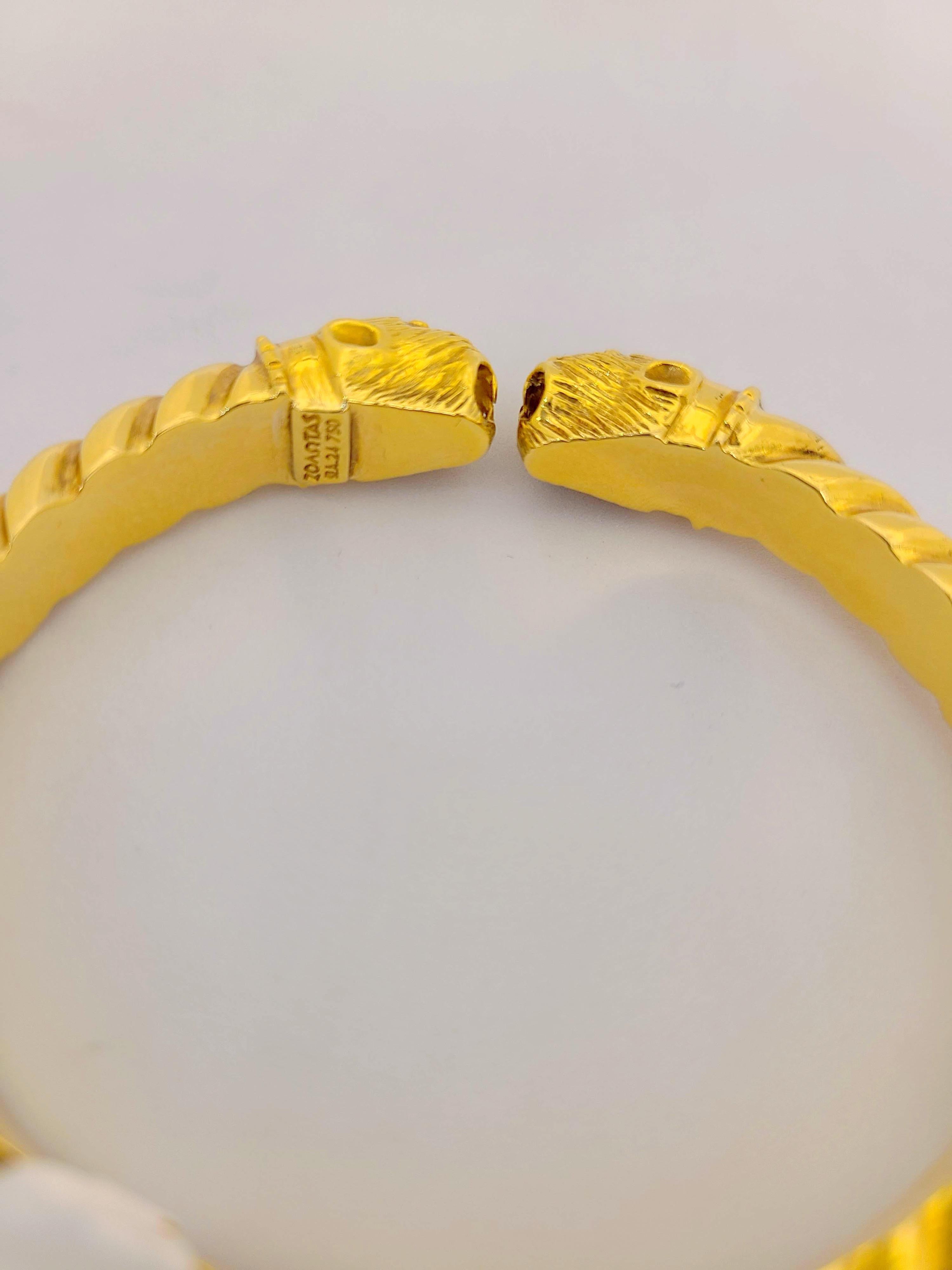 Zolotas 24 Karat und 18 Karat Gelbgold Twin Chimera Kopf-Armreif Armband (Klassisch-griechisch) im Angebot