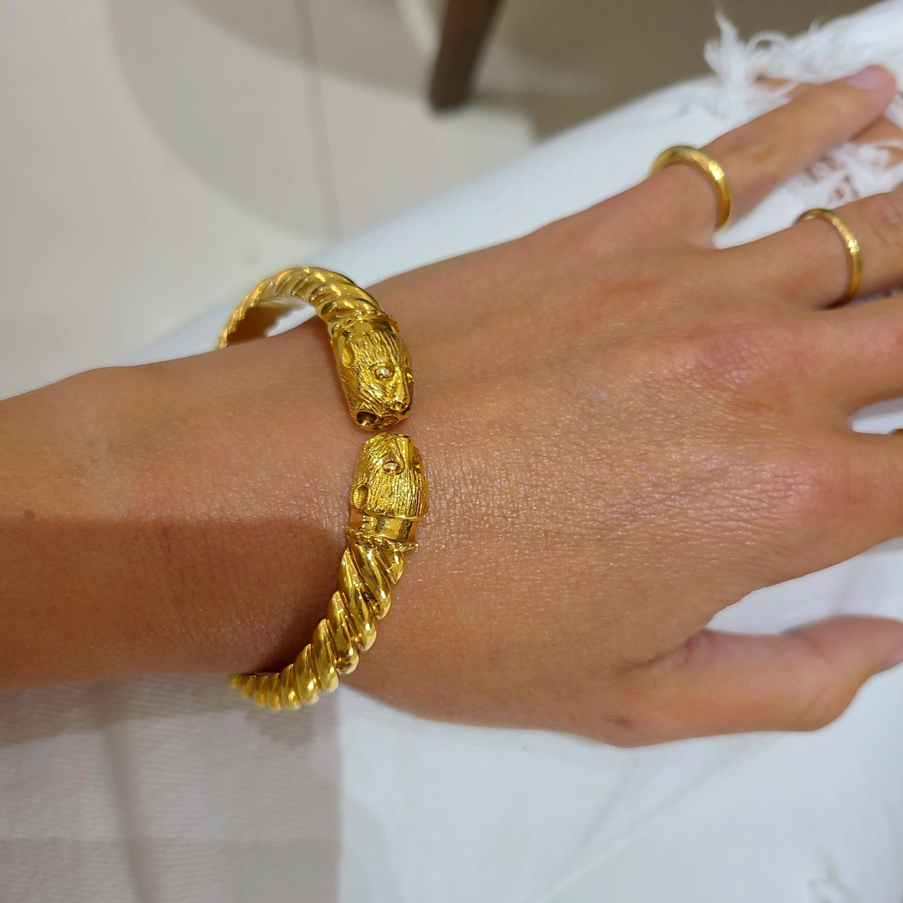 Zolotas 24 Karat und 18 Karat Gelbgold Twin Chimera Kopf-Armreif Armband für Damen oder Herren im Angebot