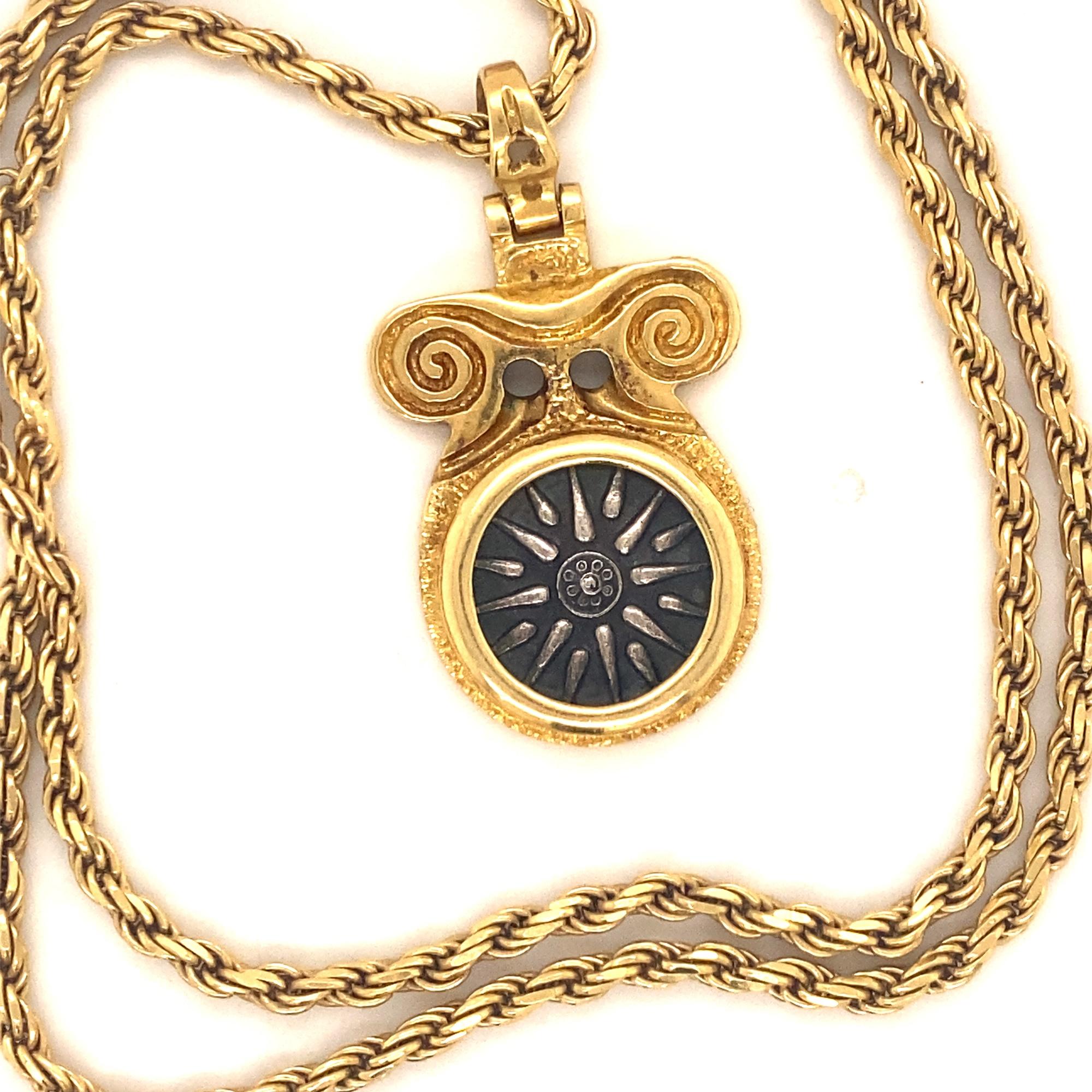 Zolotas Antike griechische Vergina Sonnenmünze 18K Münze Anhänger & 14K Gold Seilkette (Neugriechisch) im Angebot