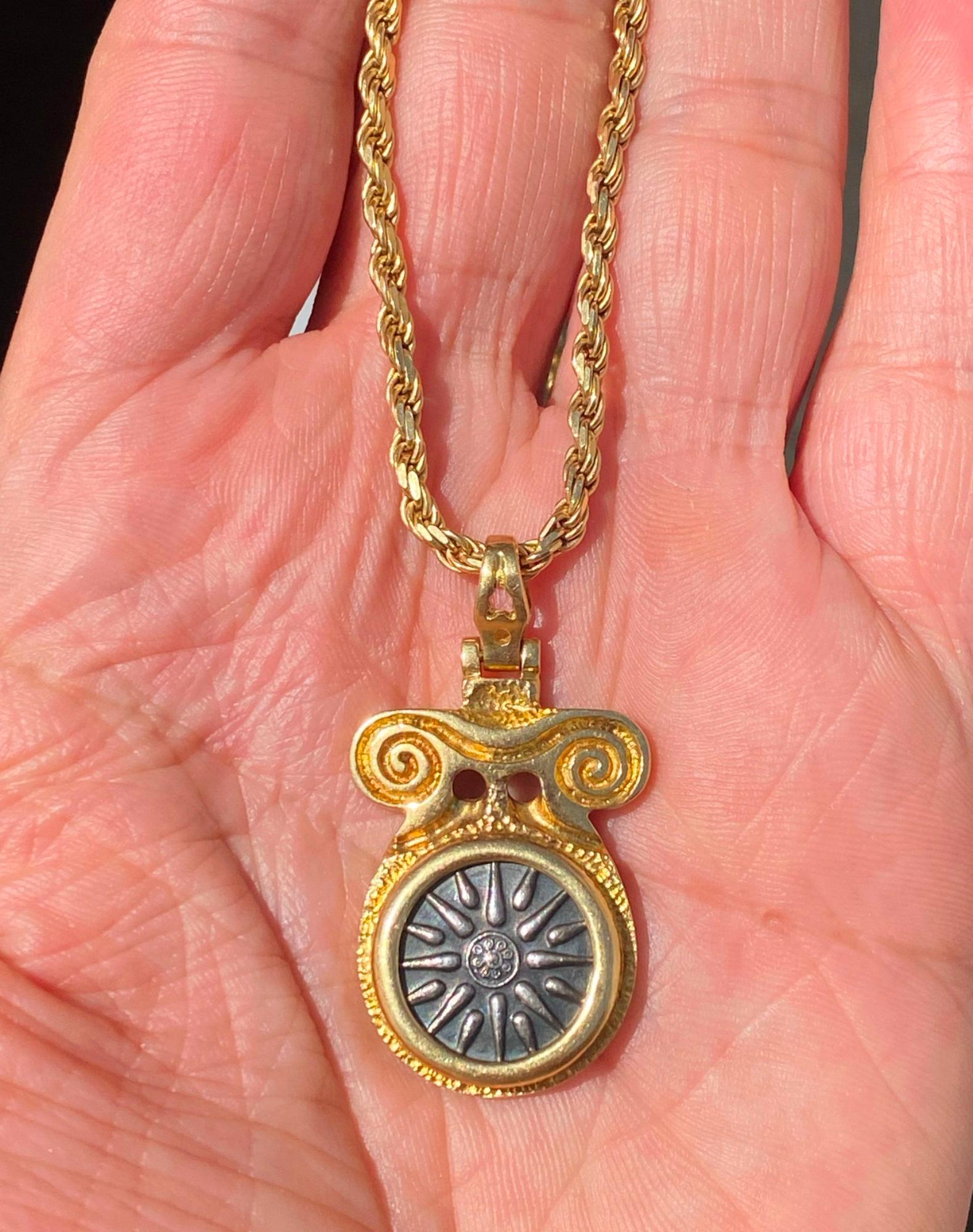 Zolotas Antike griechische Vergina Sonnenmünze 18K Münze Anhänger & 14K Gold Seilkette im Angebot 1