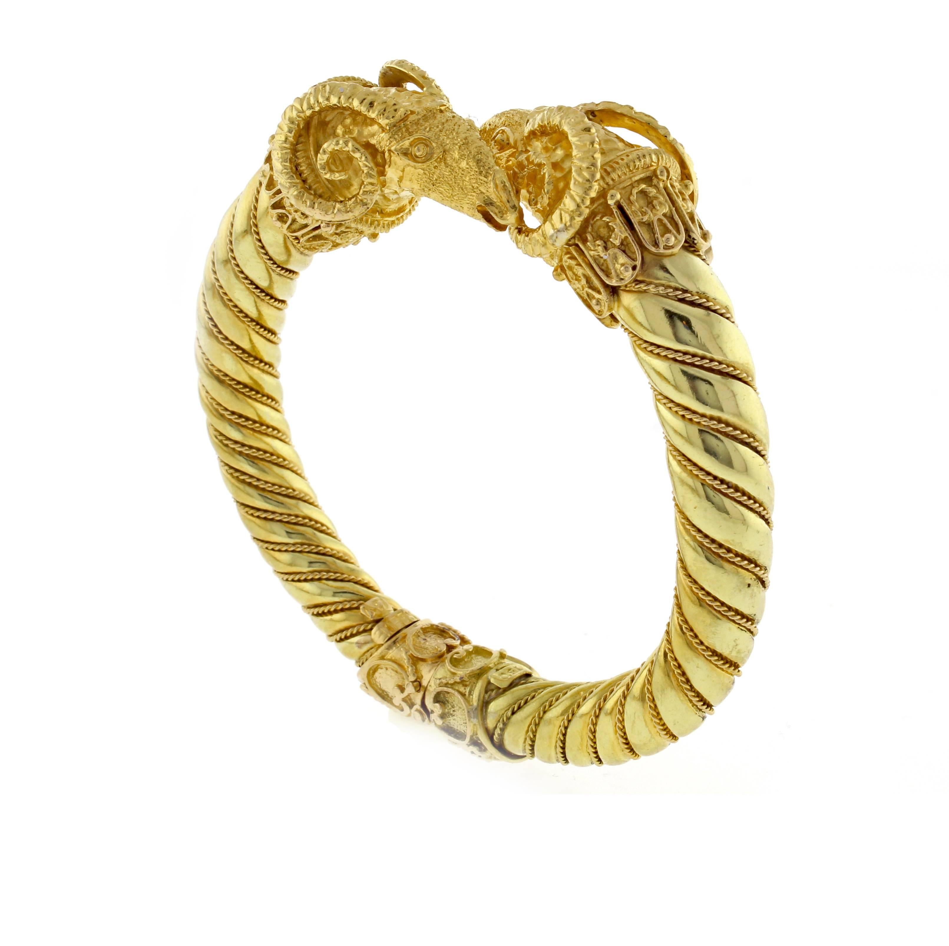 Zolotas Double Ram Head Hinged Gold Bangle In Excellent Condition In Bethesda, MD