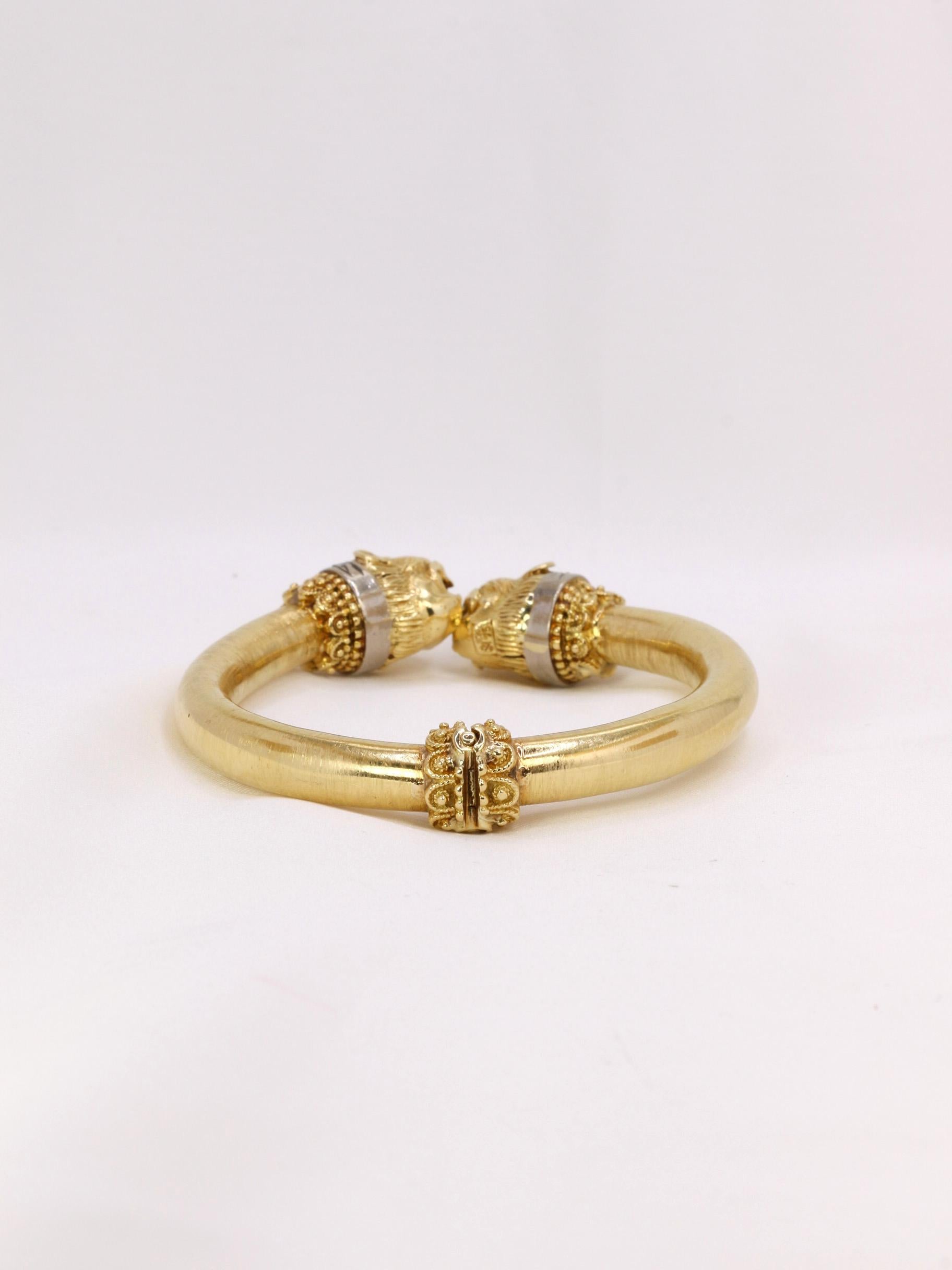 Taille ronde ZOLOTAS Bracelet tête de félin en or, rubis et diamants