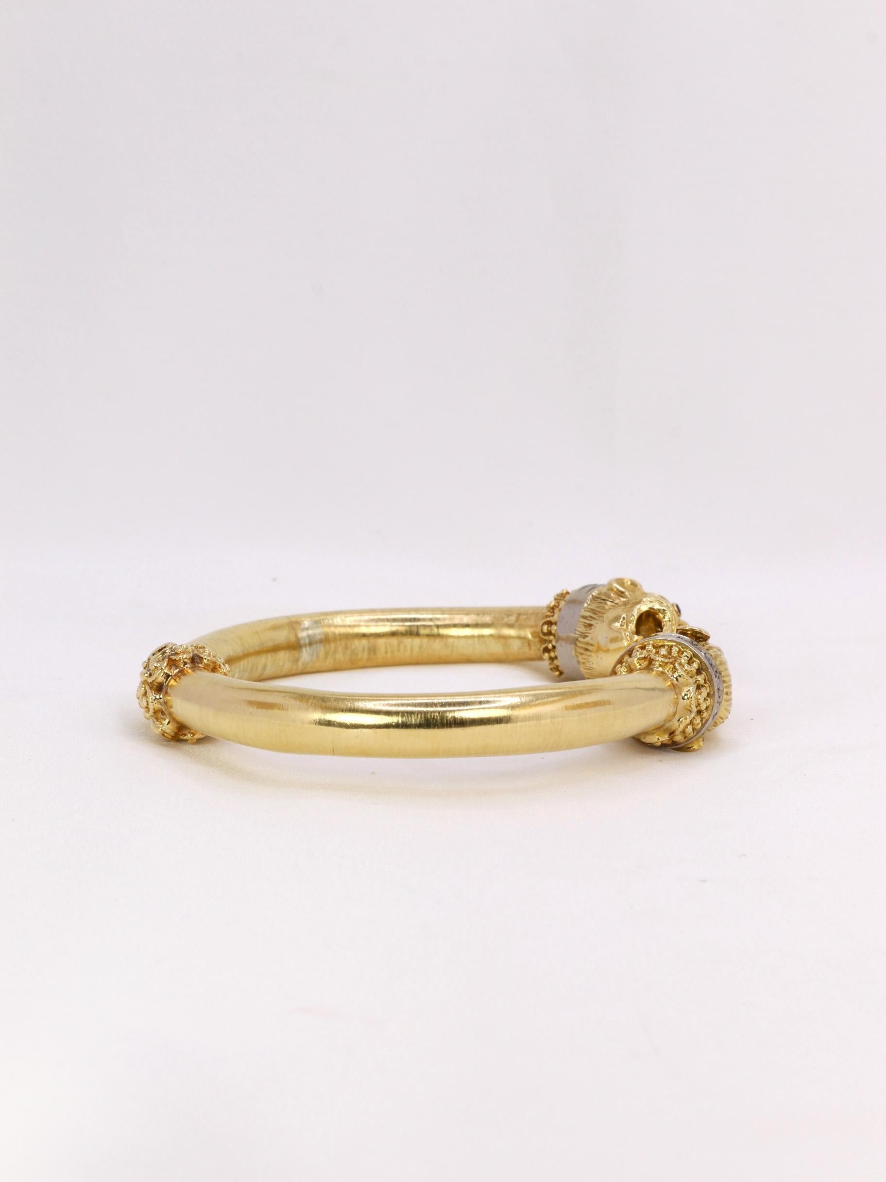 ZOLOTAS feline head bracelet in gold, rubies and diamonds In Good Condition In PARIS, FR