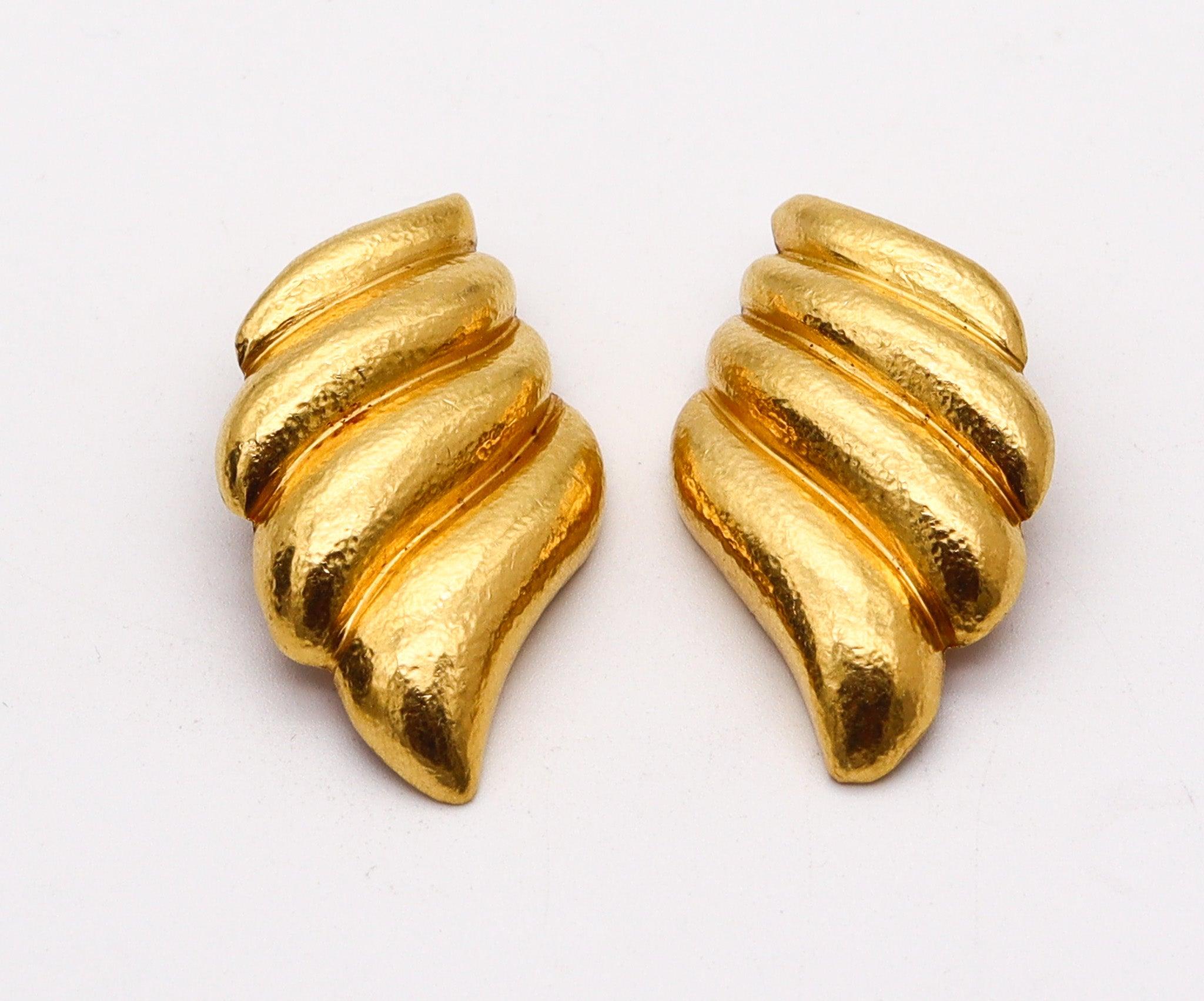 Modernist ZOLOTAS Greece Fluted Free Forms Clips On Earrings In Solid 22Kt Yellow Gold For Sale