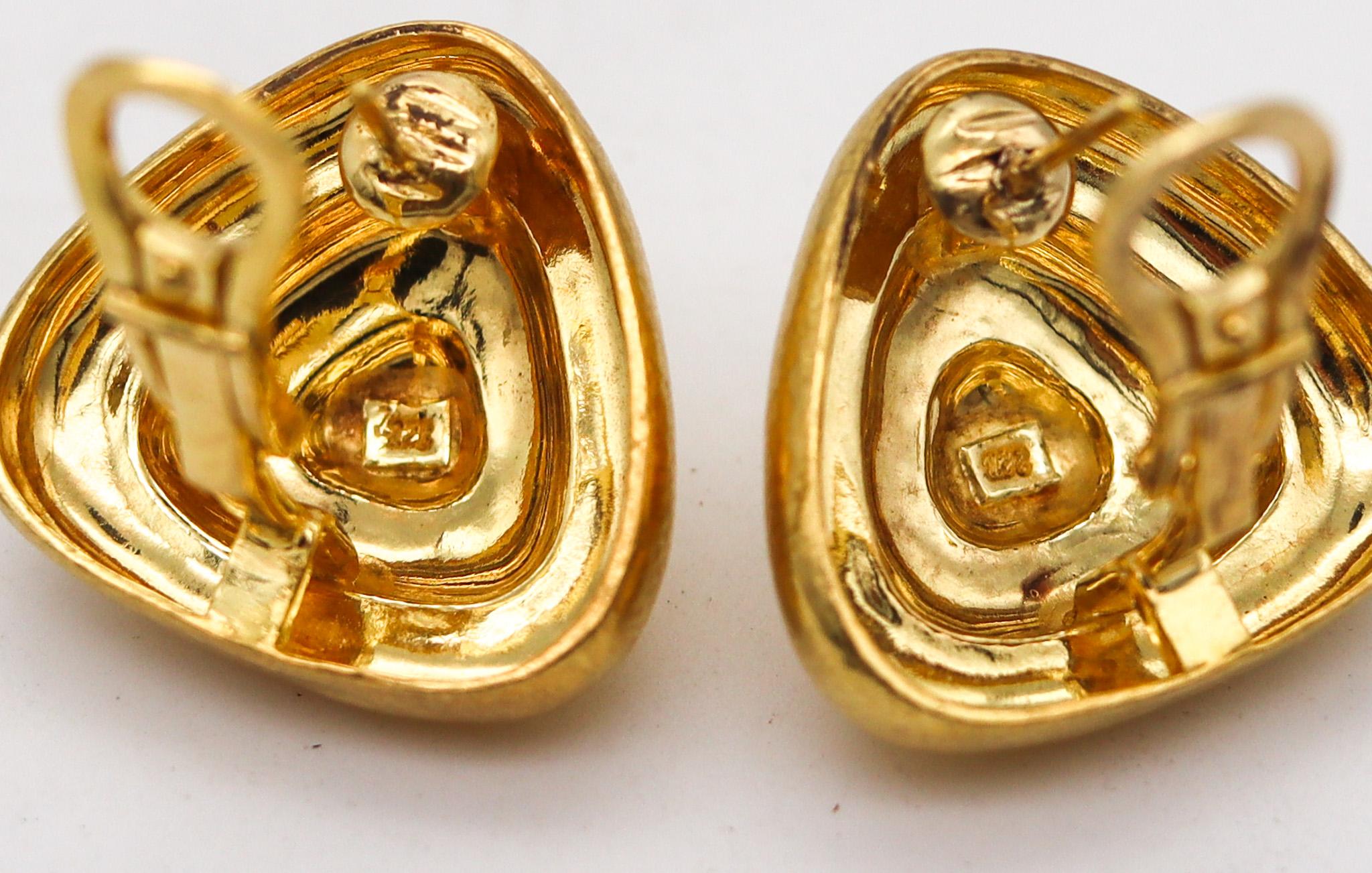Greek Revival Zolotas Greece Pyramidal Triangular Clips on Earrings in Solid 22 Kt Yellow Gold