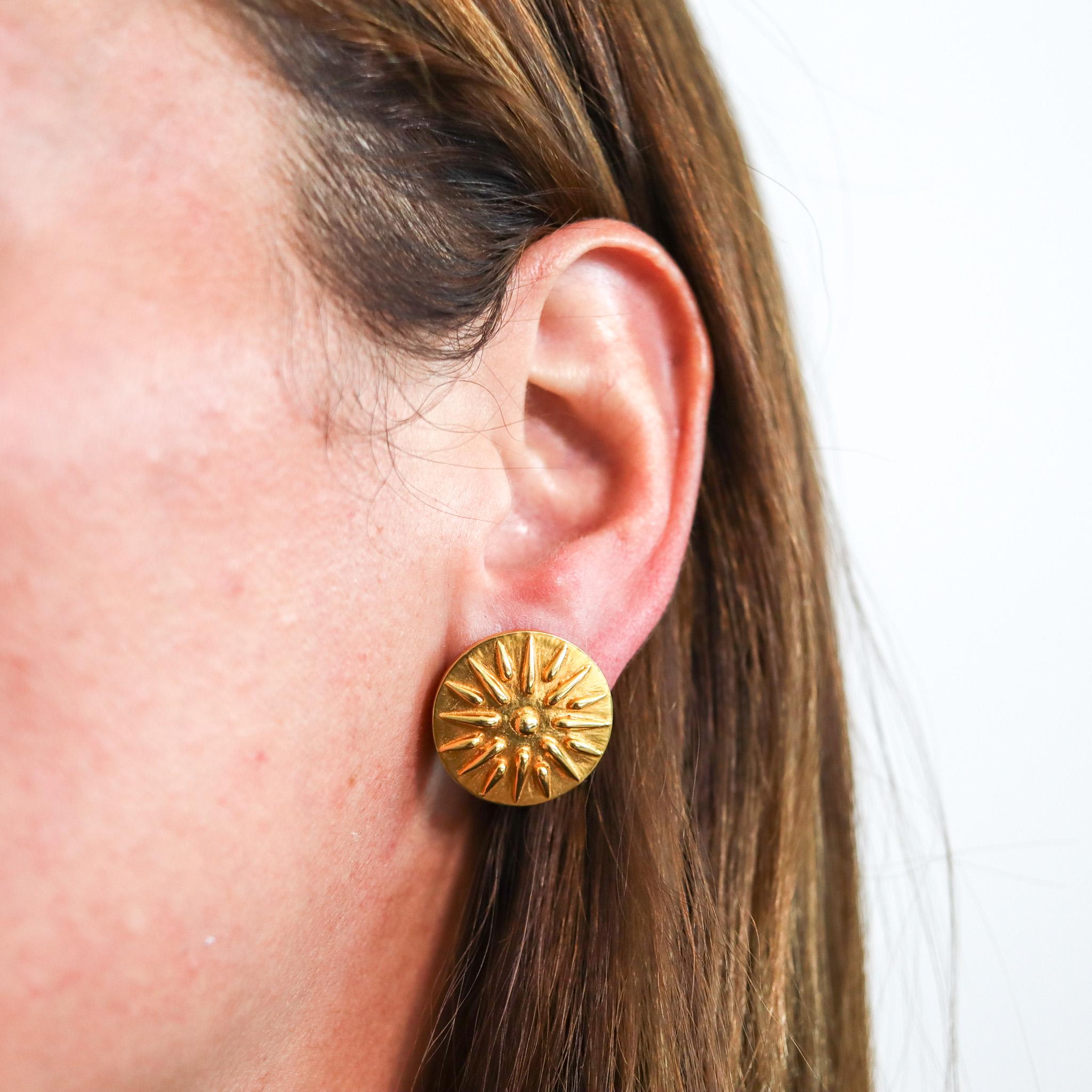Women's or Men's Zolotas Greece Round Sunburst Studs Earrings in Solid 18Kt Yellow Gold For Sale