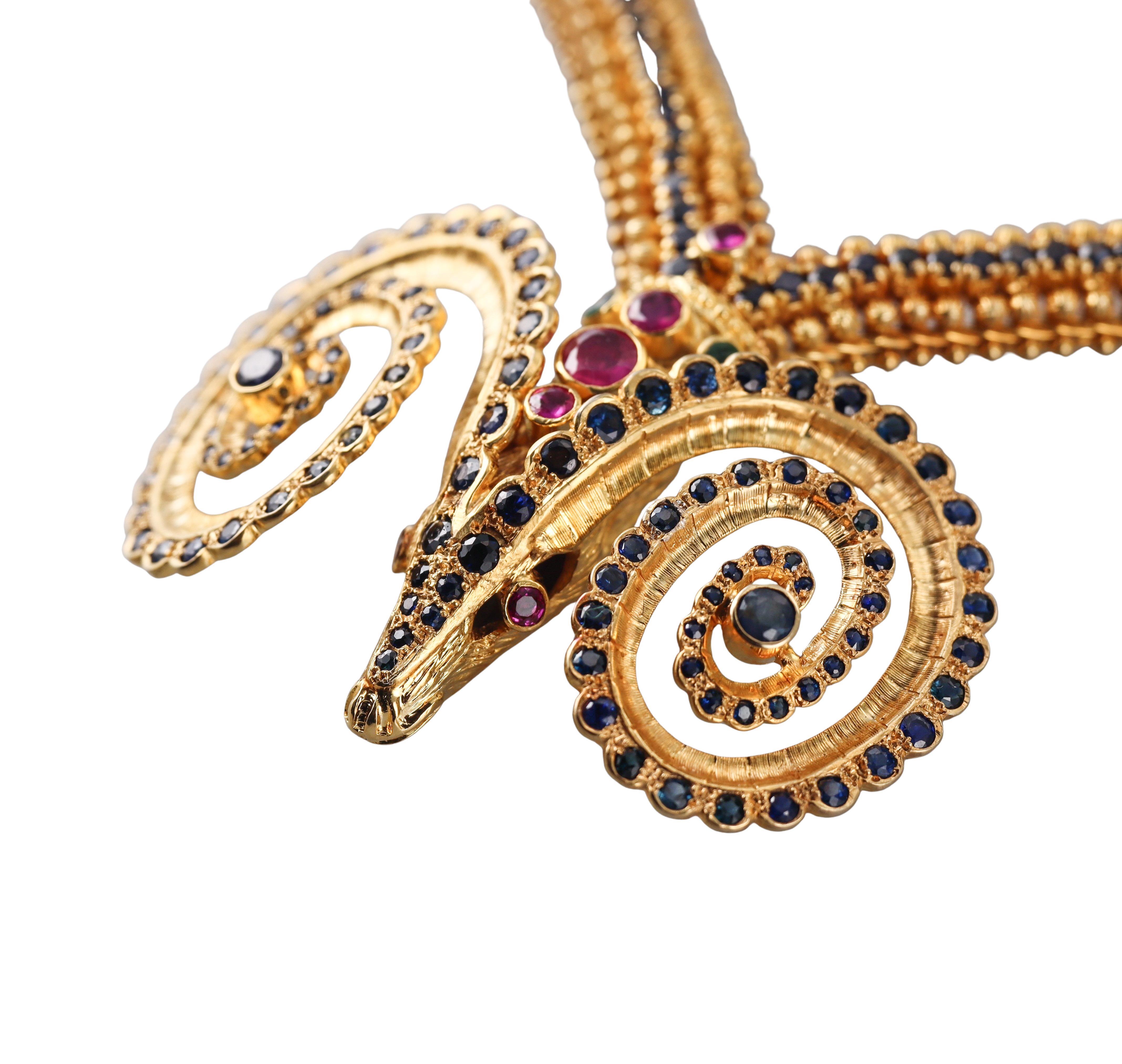 Widderkopf-Halskette aus 18 Karat Gelbgold von der griechischen Designikone Zolotas.
Die Halskette hat eine tragbare Länge von 23