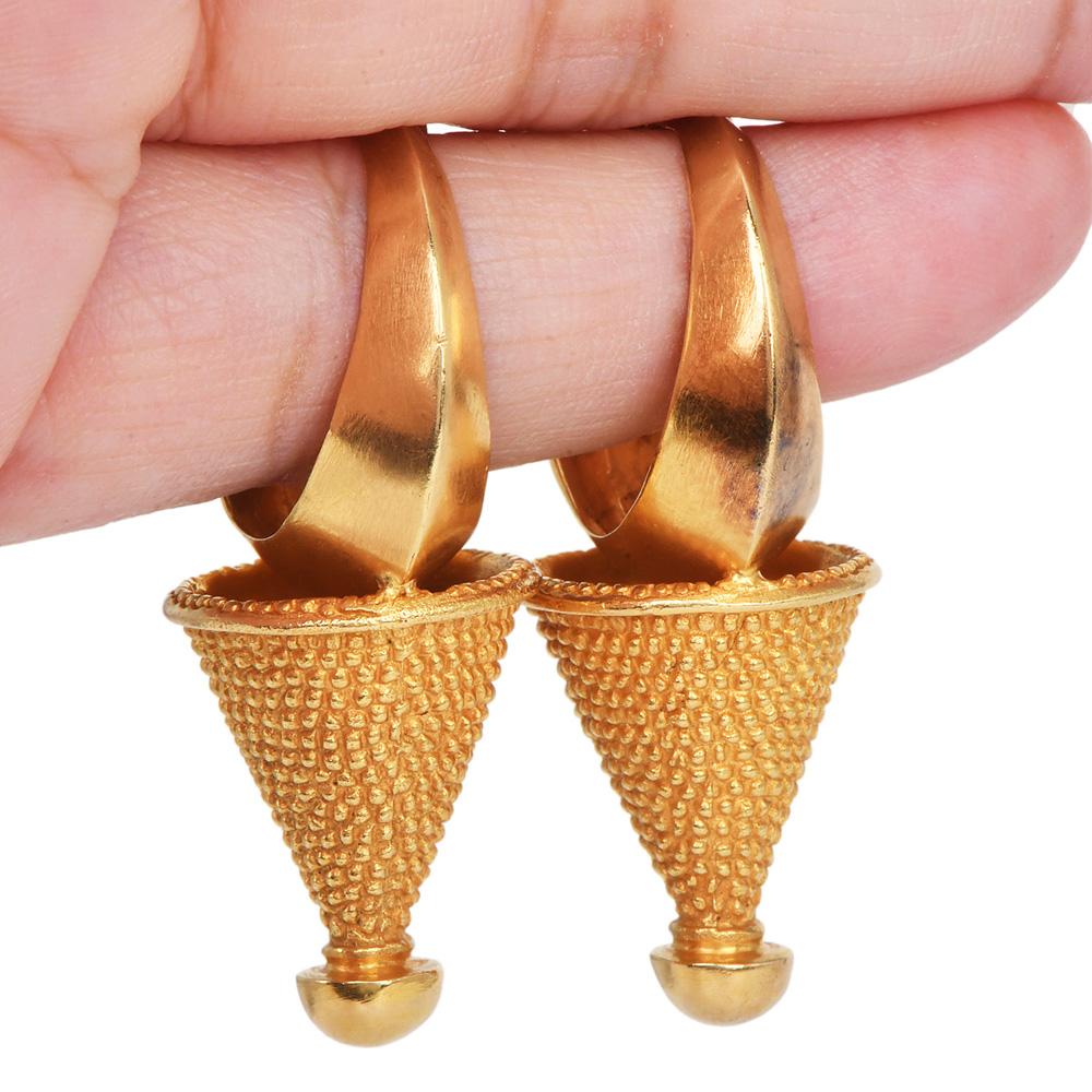 Zolotas Grecque 18K Boucles d'oreilles à clip à large cône en vente 1