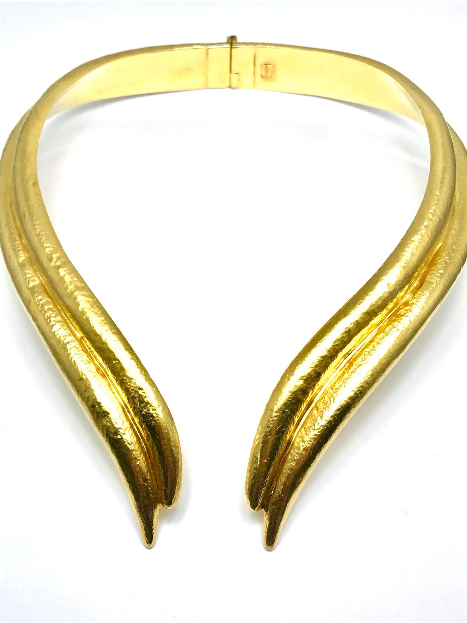 This is a beautifully handcrafted Zolotas 22 karat flexible hinged collar necklace in it's original necklace folder.  The necklace features a hammered, polished finish with a spring loaded hinge, and an open front, for ease of putting on and taking