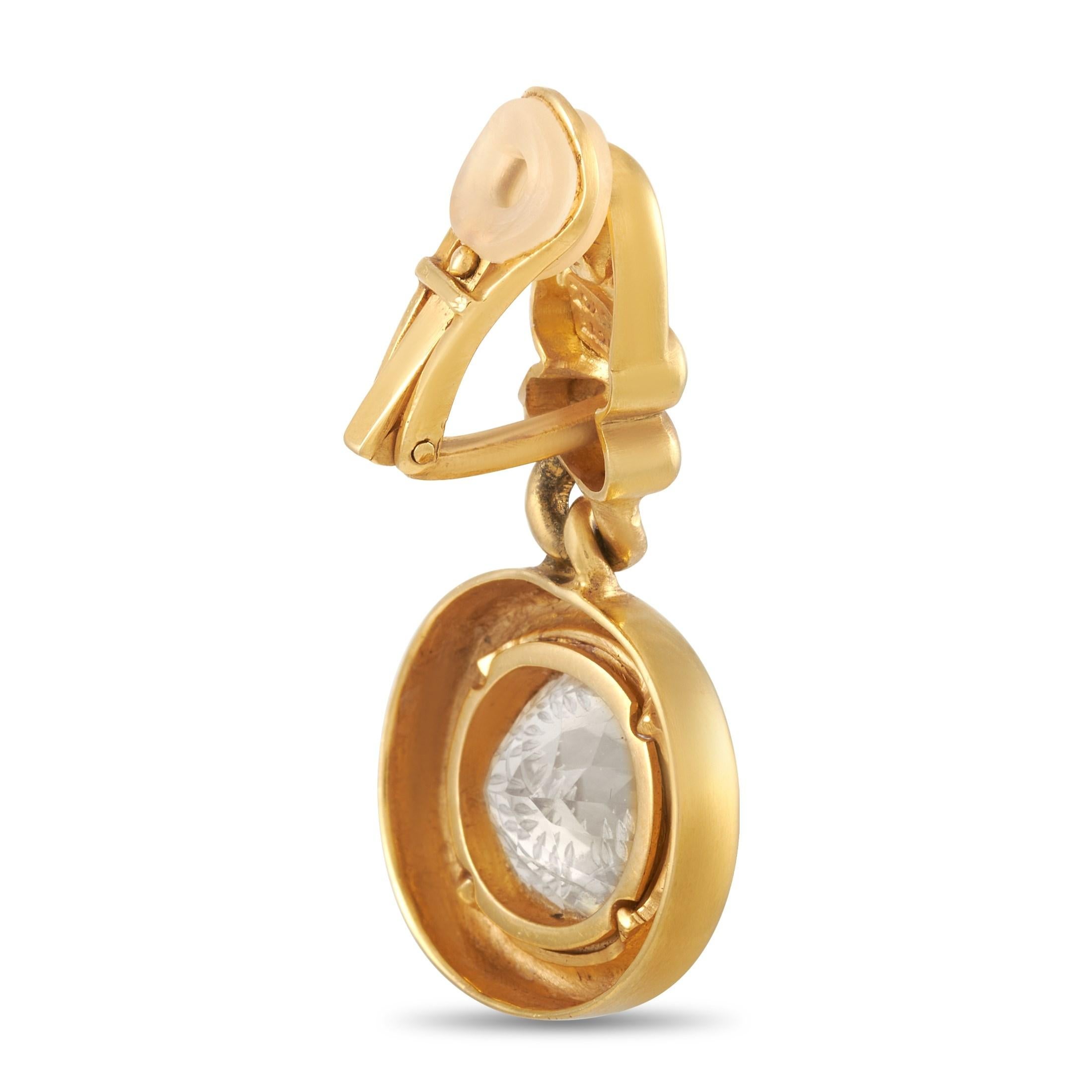The Zolotas Intaglio 18K Yellow Gold Citrine Vintage Drop Earrings from the Greek house of jewels prove to be a masterpiece. This intricately, exquisitely, and expertly crafted pair of earrings has withstood the test of time and is a testament to