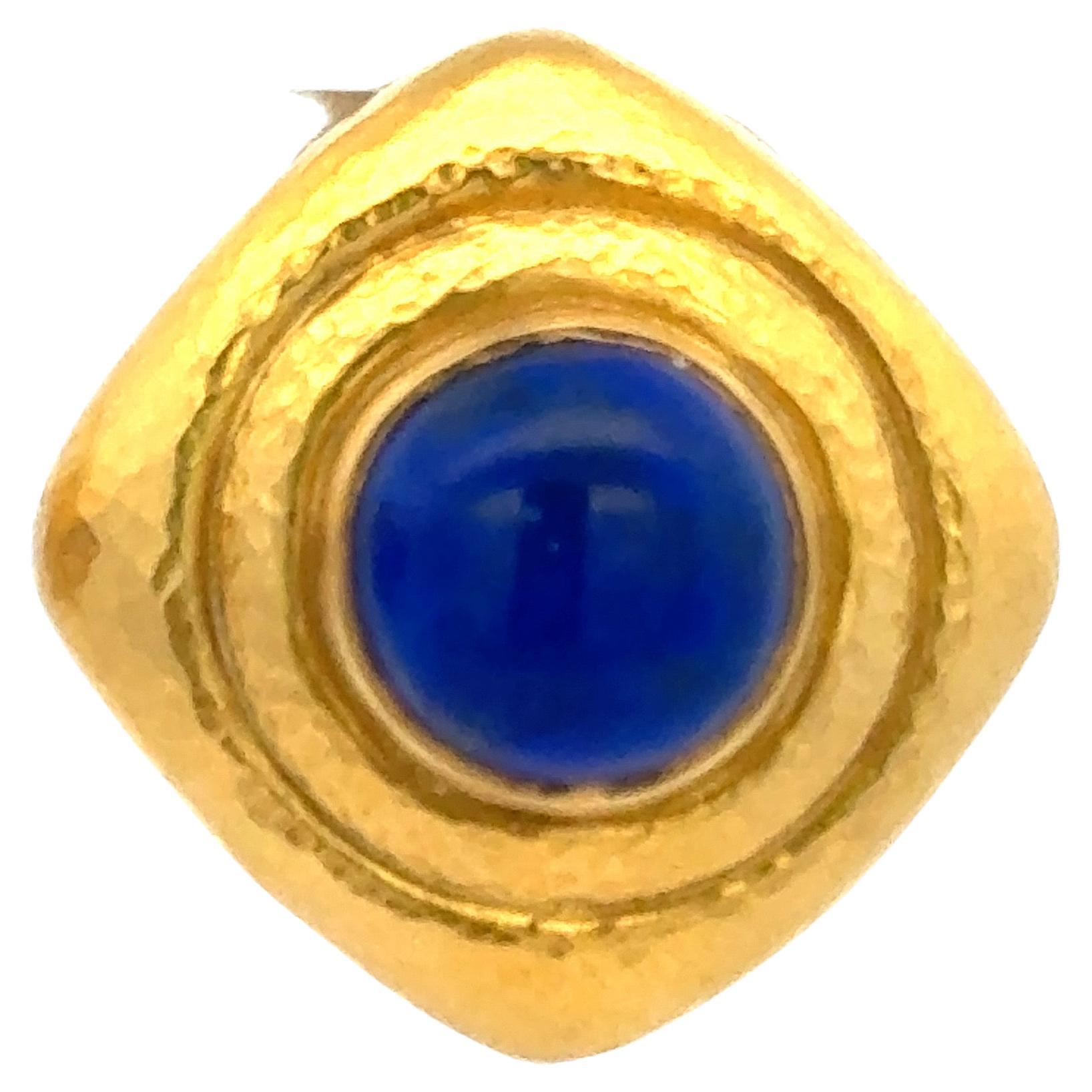 Signiert Zolotas diese Clip auf Ohrstecker mit zwei runden Lapis montiert auf 22 Karat Gelbgold.
Passende Halskette ist erhältlich. 