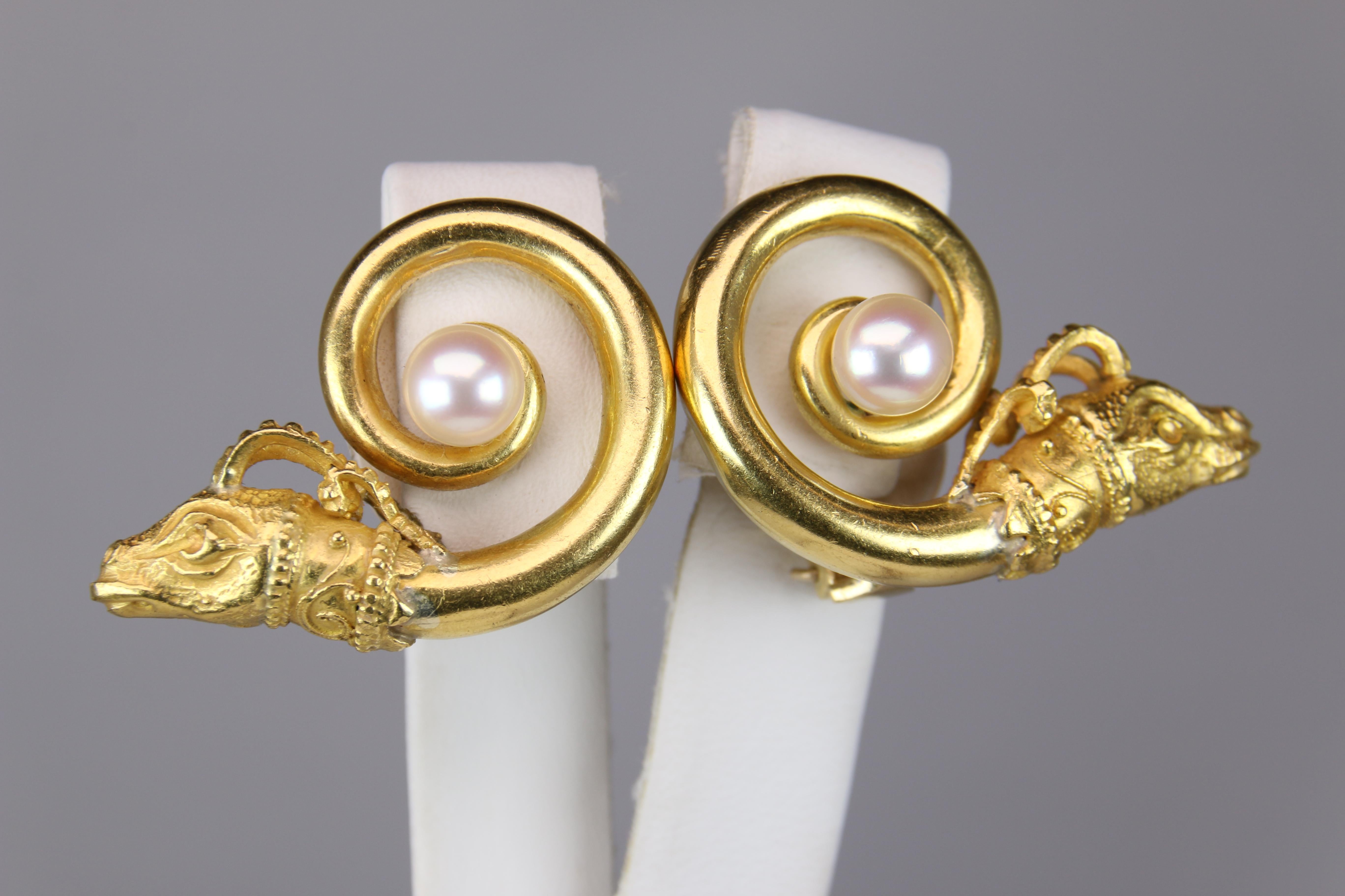 Zolotas Lion and Pearl Clip-On Earrings In Good Condition For Sale In Dallas, TX