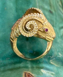 Zolotas Ring of Two Ram Heads, Gold 18k and Ruby, circa 1970s