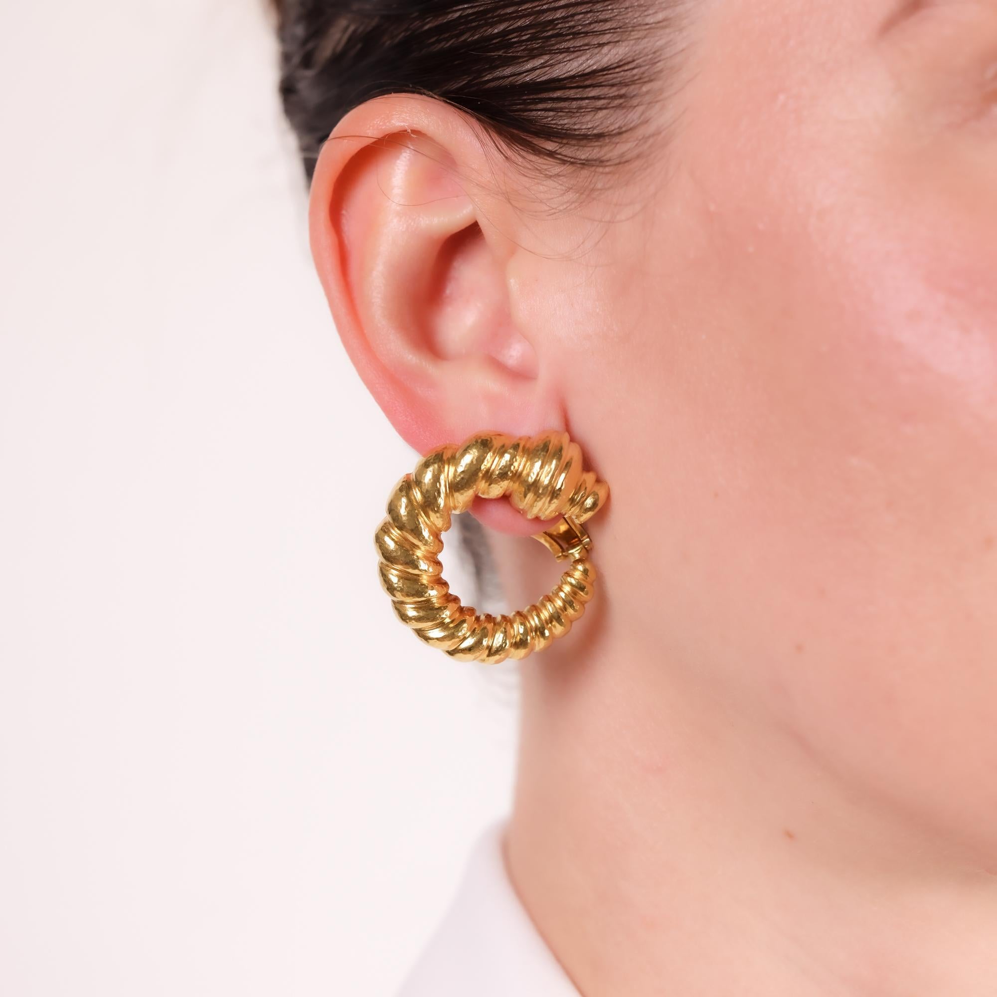Zolotas vintage pendientes de aro de oro amarillo de 22k en Excelente Estado en Beverly Hills, CA