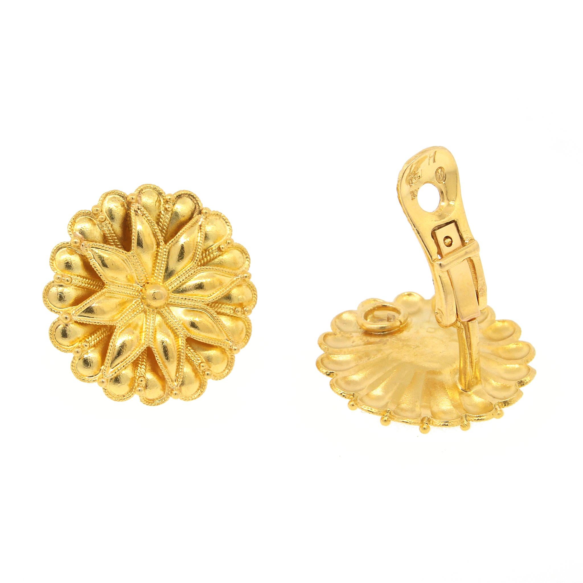 Women's Zolotas Vintage Floral Yellow Gold Clip-on Earrings For Sale