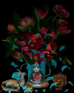 Rote Blumen und Buddha. Digitale Collage  Farbfotografie