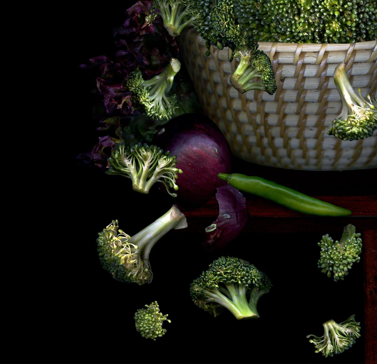 Vegetables from my garden #6 Digitale Collage-Farbfotografie – Photograph von Zoltan Gerliczki
