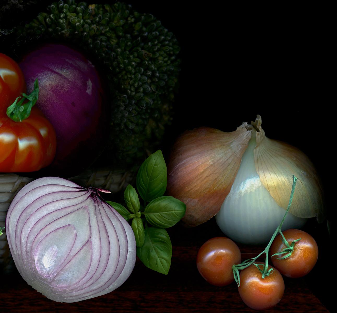 Vegetables from my garden #8 Digitale Collage-Farbfotografie (Moderne), Photograph, von Zoltan Gerliczki