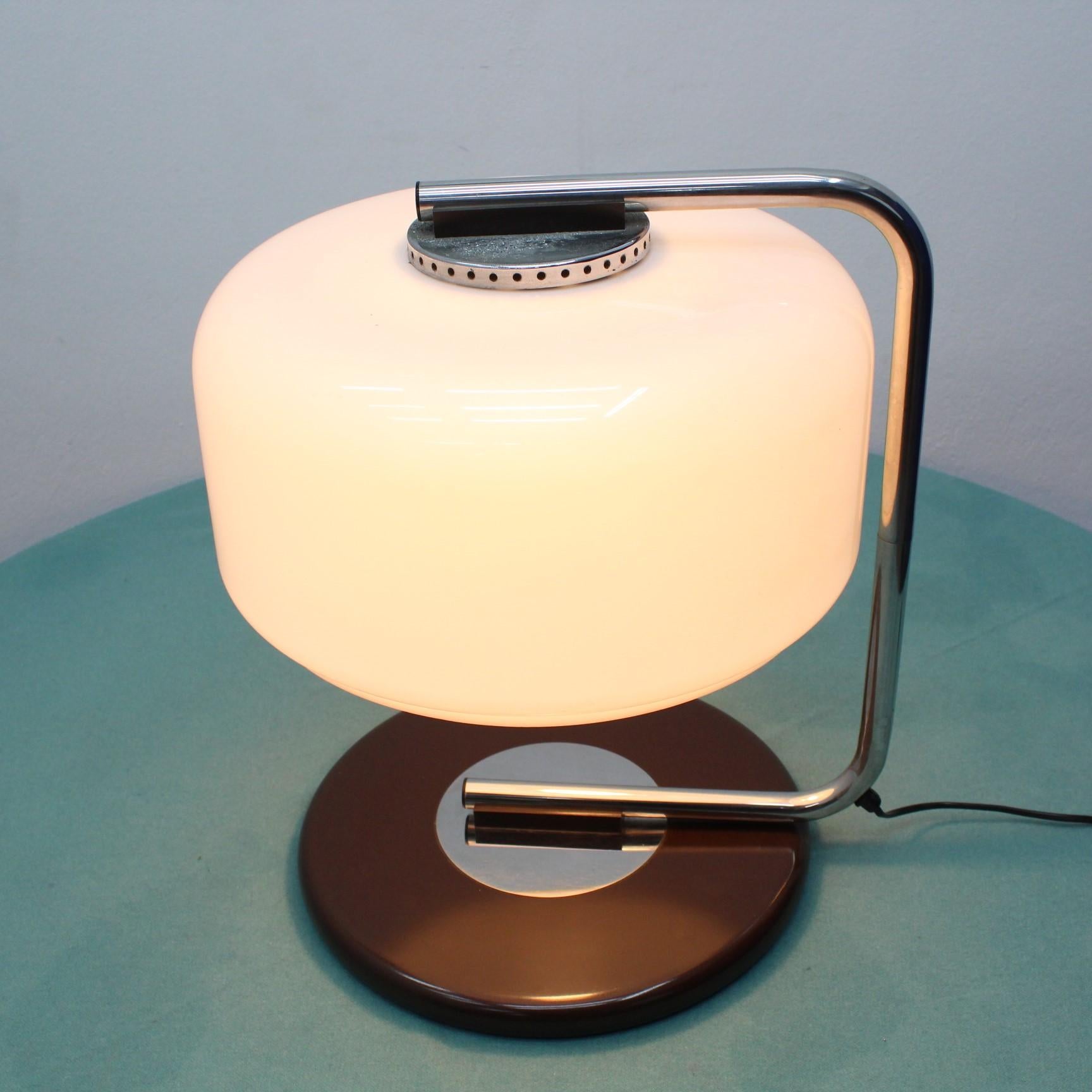 Zonca Mid-Century Chrome Metal and White Glass Swivel Table Lamp, Italy, 1970s In Good Condition In Palermo, IT