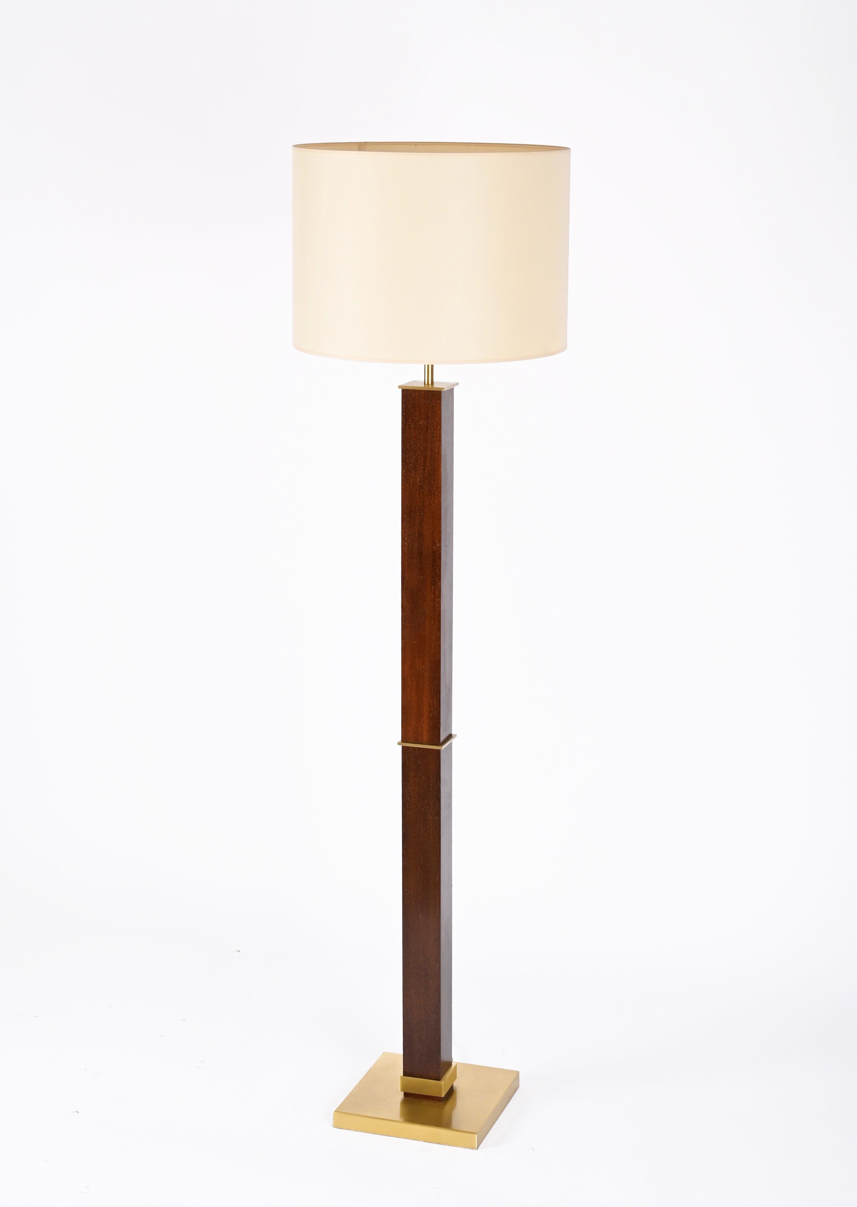 Amazing minimal mid-century wood and steel floor lamp. This fantastic item was produced in Italy during the 1980s by Zonca Voghera.

This lamp is very beautiful example of the design from the 1980s, it is made with solid wood and has a base and