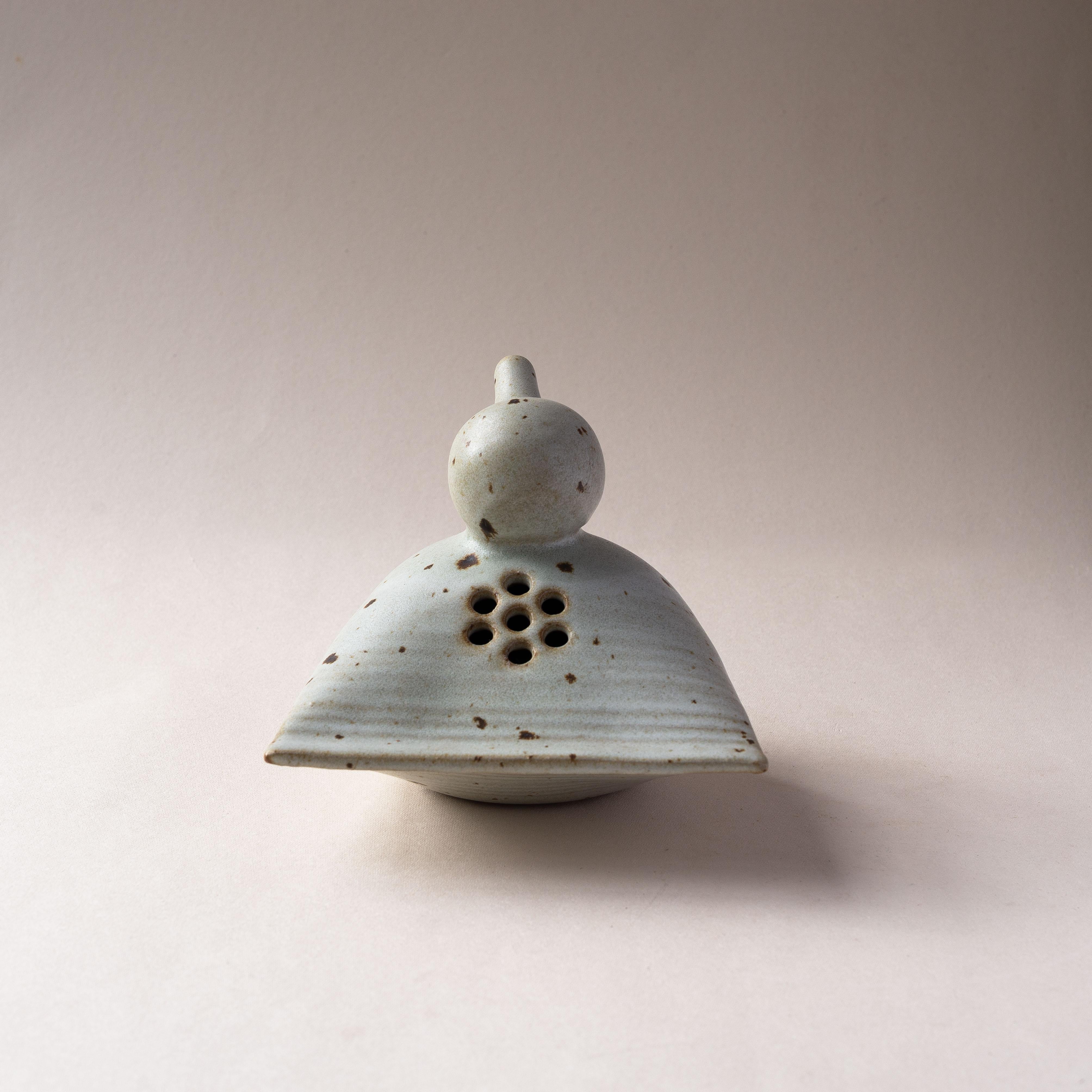 Vase Zoomorphe en Céramique Fleur Grenouille - Vase Décoratif Animal Oiseau - France 1960s

Vase 