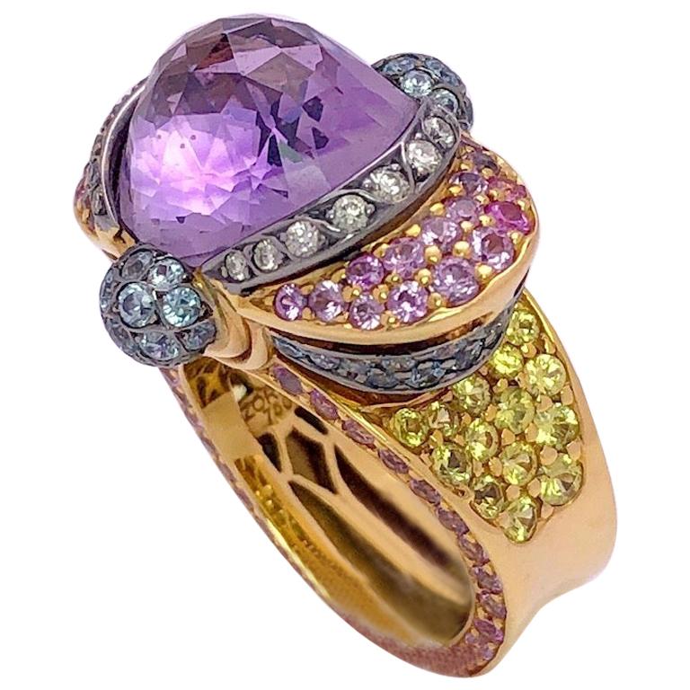 Zorab Ring aus 18 Karat Gold, 12,86 Karat Amethyst, Diamanten und pastellfarbenem Saphir