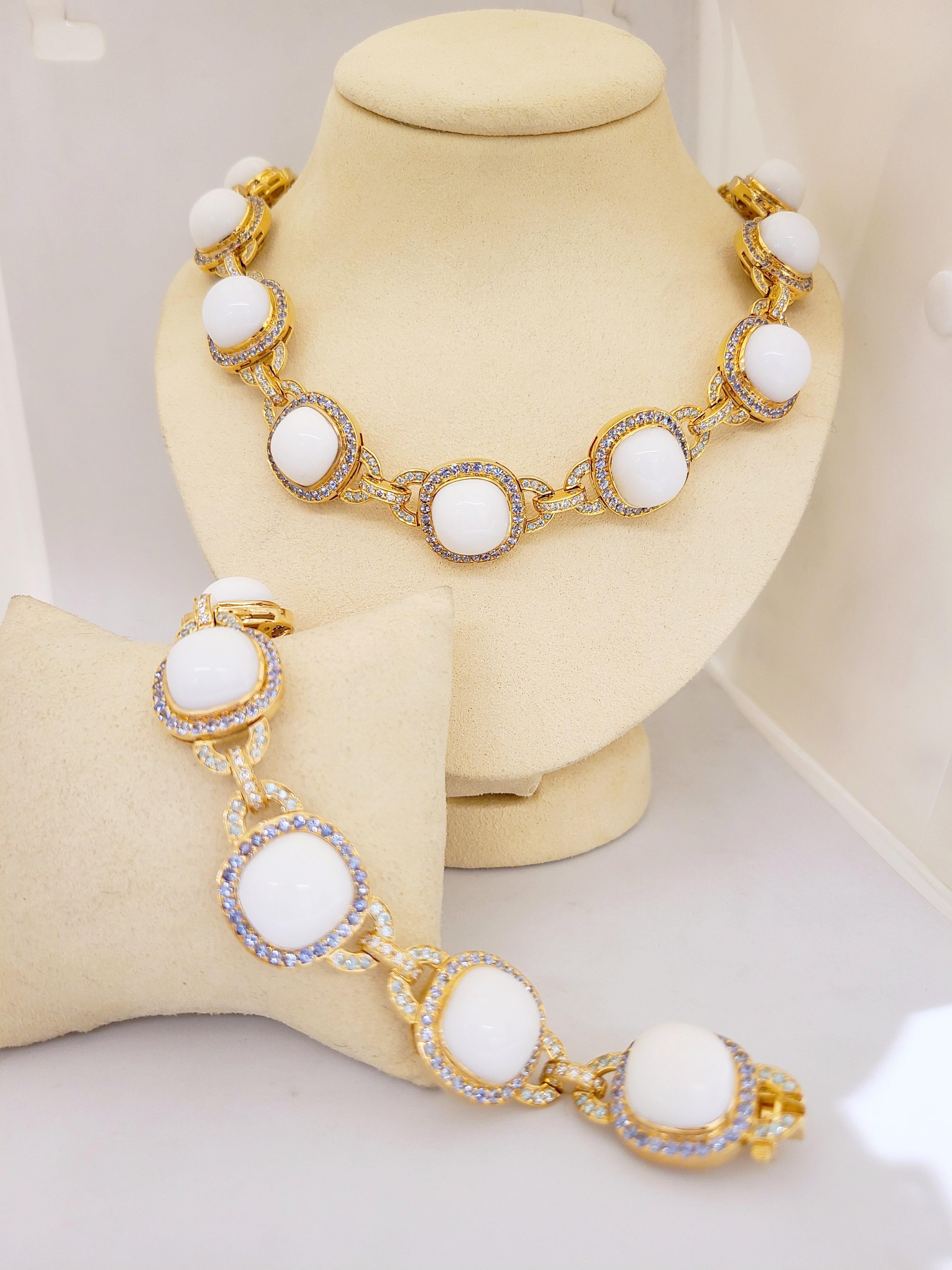 Zorab Halskette aus 18 Karat Roségold, 137 Karat weißem Opal, Diamanten und Saphiren im Zustand „Neu“ im Angebot in New York, NY