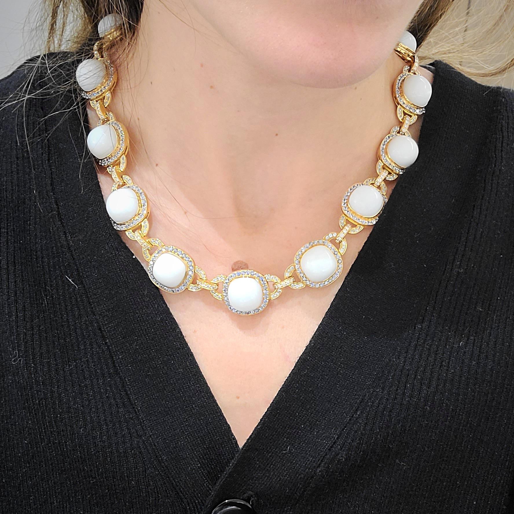 Zorab Halskette aus 18 Karat Roségold, 137 Karat weißem Opal, Diamanten und Saphiren im Angebot 2