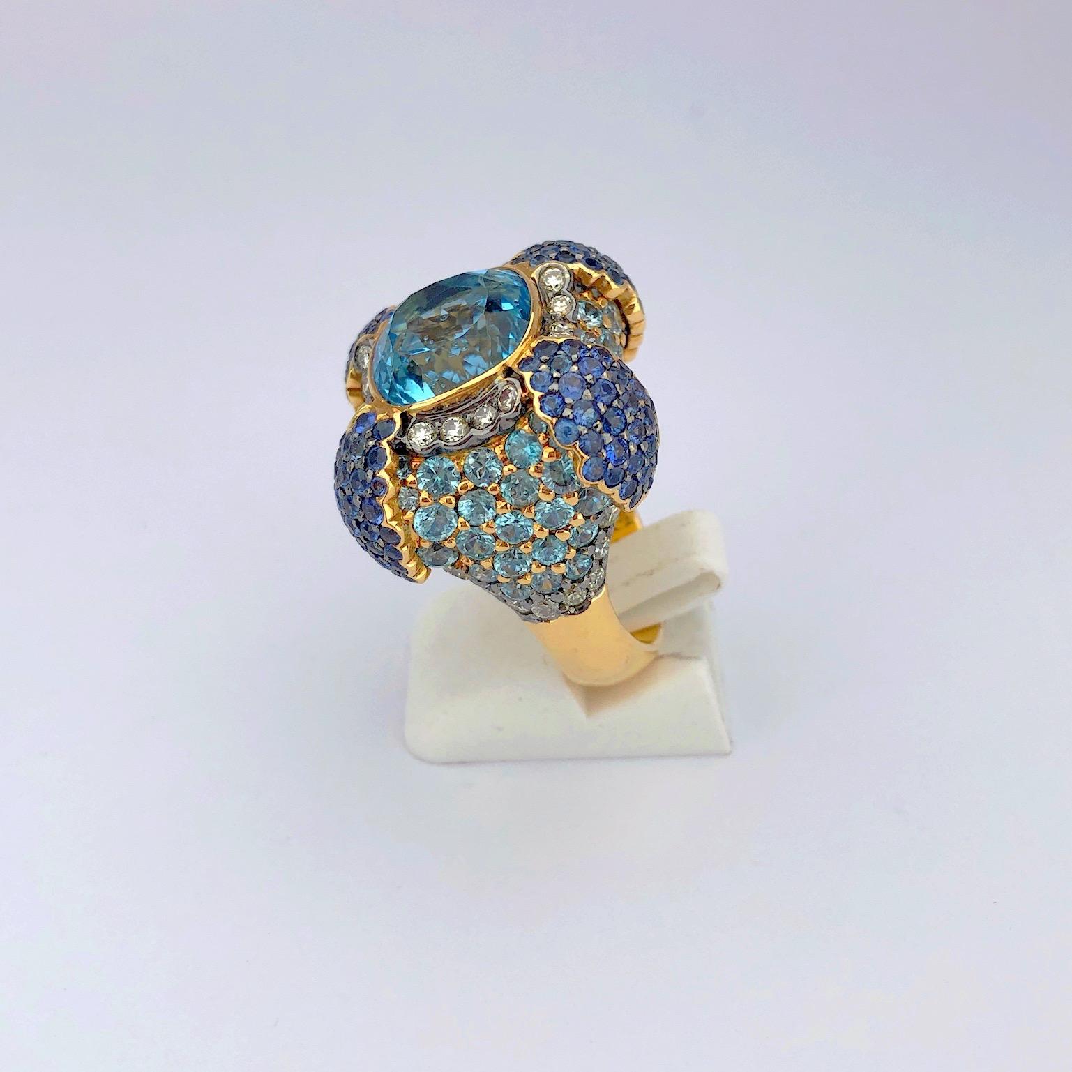 Zorab Ring aus 18 Karat Roségold mit blauem Topas, Diamanten, Saphiren und Zirkonen im Zustand „Neu“ im Angebot in New York, NY