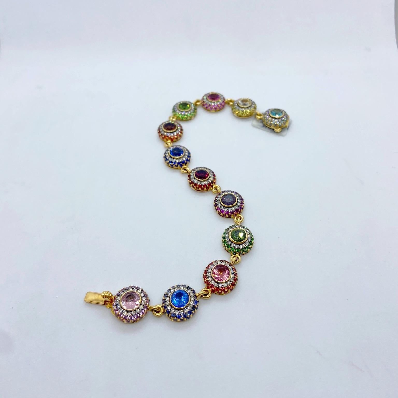 Taille ronde Zorab Bracelet 18 carats YG avec diamants, saphirs multicolores et semi-précieux en vente
