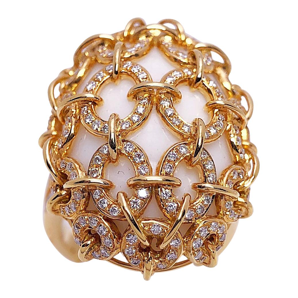 Zorab Creation Ring aus 18 Karat Gelbgold, weißem Opal mit 39,86 Karat und Diamanten