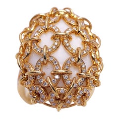 Bague en or jaune 18 carats, opale blanche 39,86 carats et diamants, par Zorab Creation