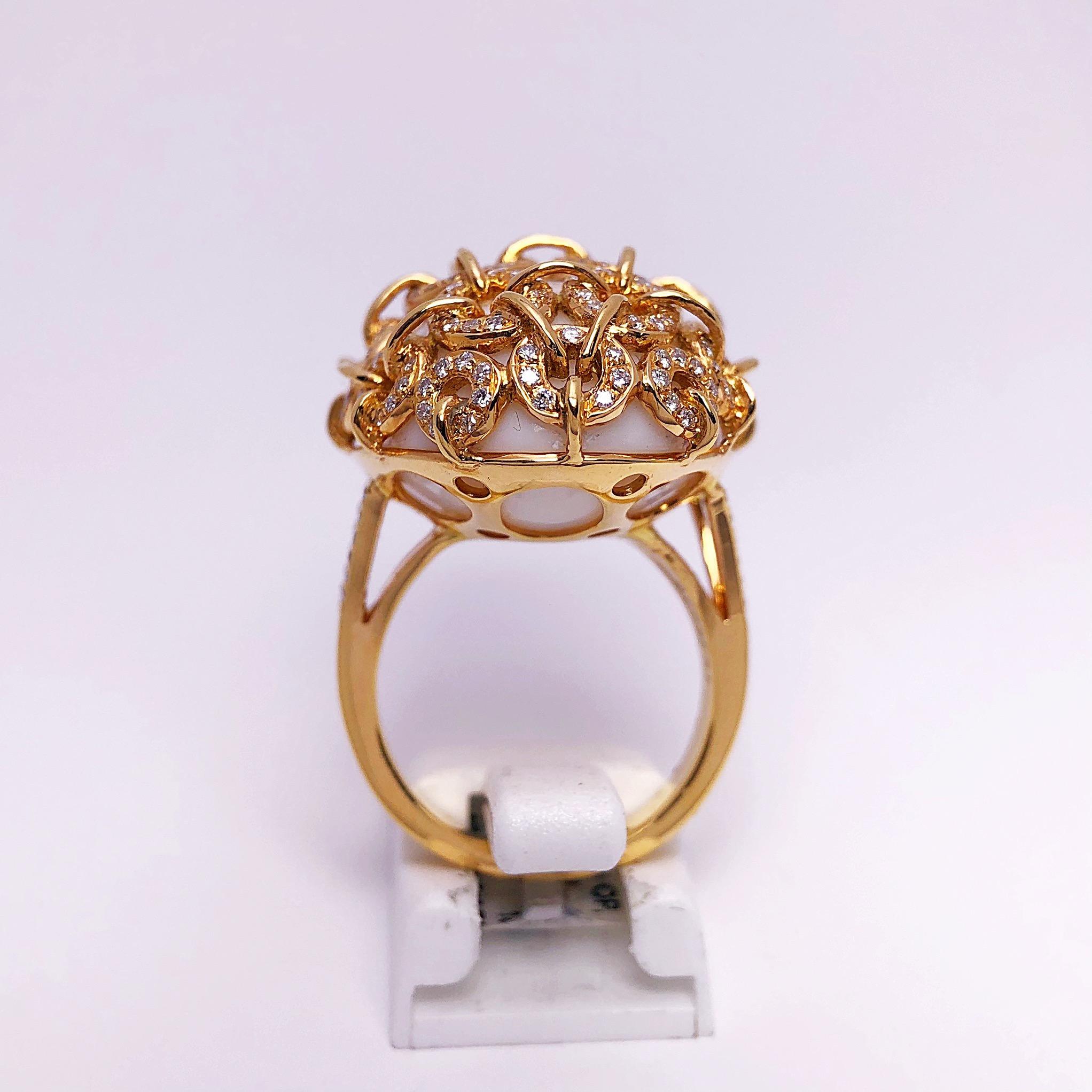 Moderne Bague en or jaune 18 carats, opale blanche 39,86 carats et diamants, par Zorab Creation en vente