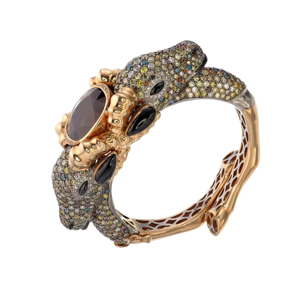 Aesthetic Movement Zorab Creation 25.68-Carat Fancy Diamonds Intense Two-Faced Rams Bangle For Sale