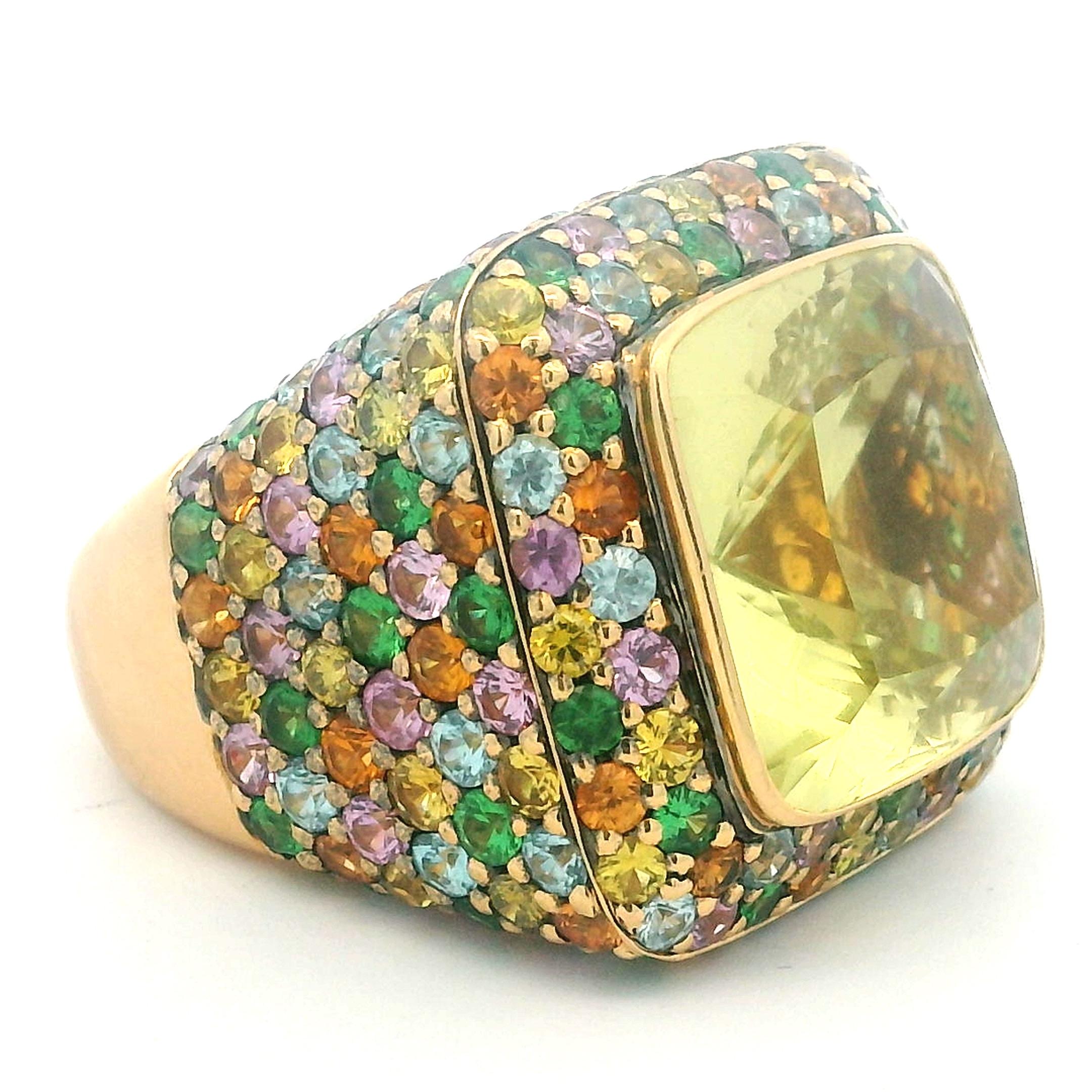 Dieser Ring von Zorad aus den 1980er Jahren ist aus massivem 18-karätigem Gelbgold gefertigt. In seinem Zentrum ruht ein leuchtender 15,64 Karat schwerer Citrin im Kissenschliff, der in einer Lünette gefasst ist, um seinen satten goldenen Farbton