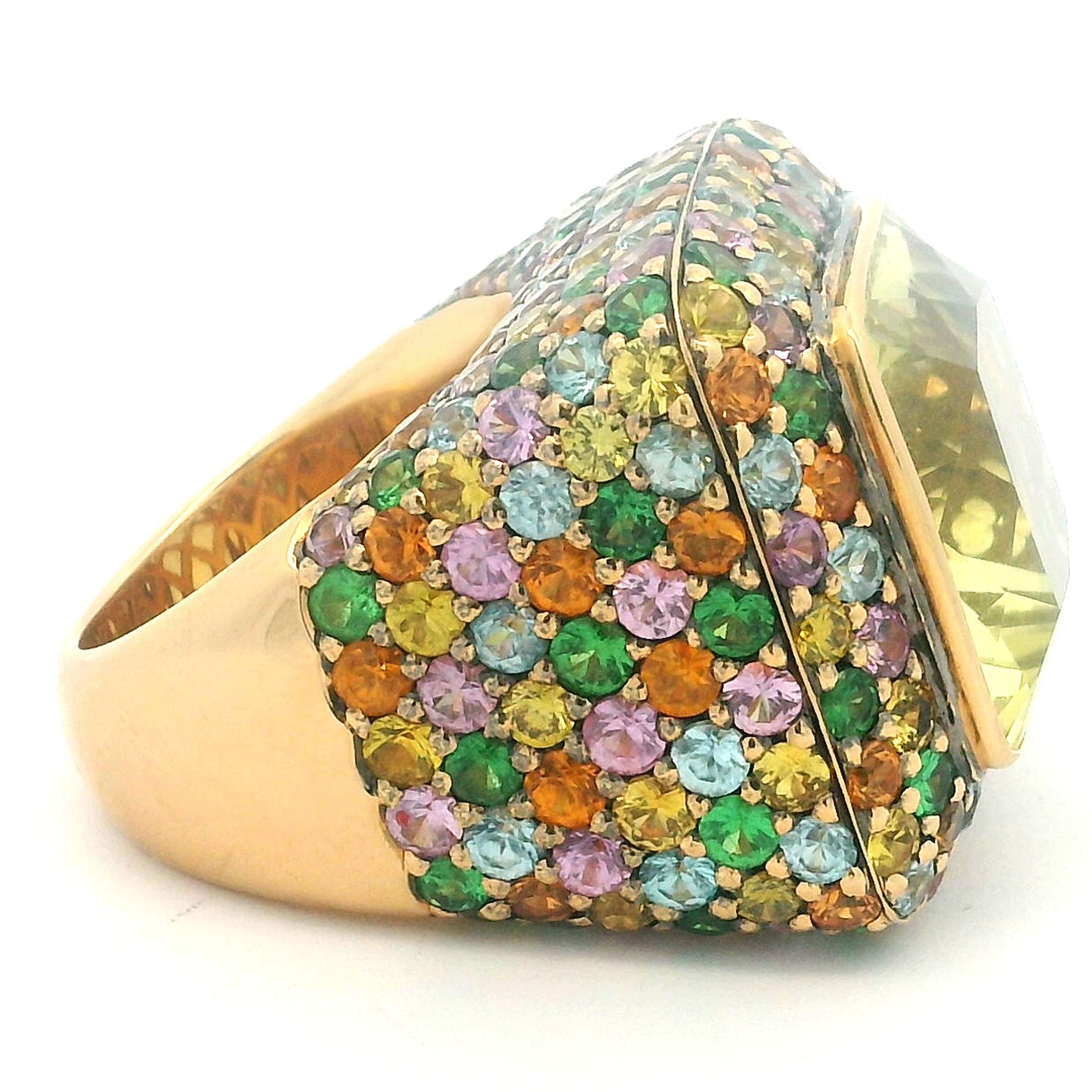 Zorad 1980er Jahre Italienisch 18K Gold 15,64 Karat Citrin & 15 Karat Multi-Color Saphir Ring (Kissenschliff) im Angebot