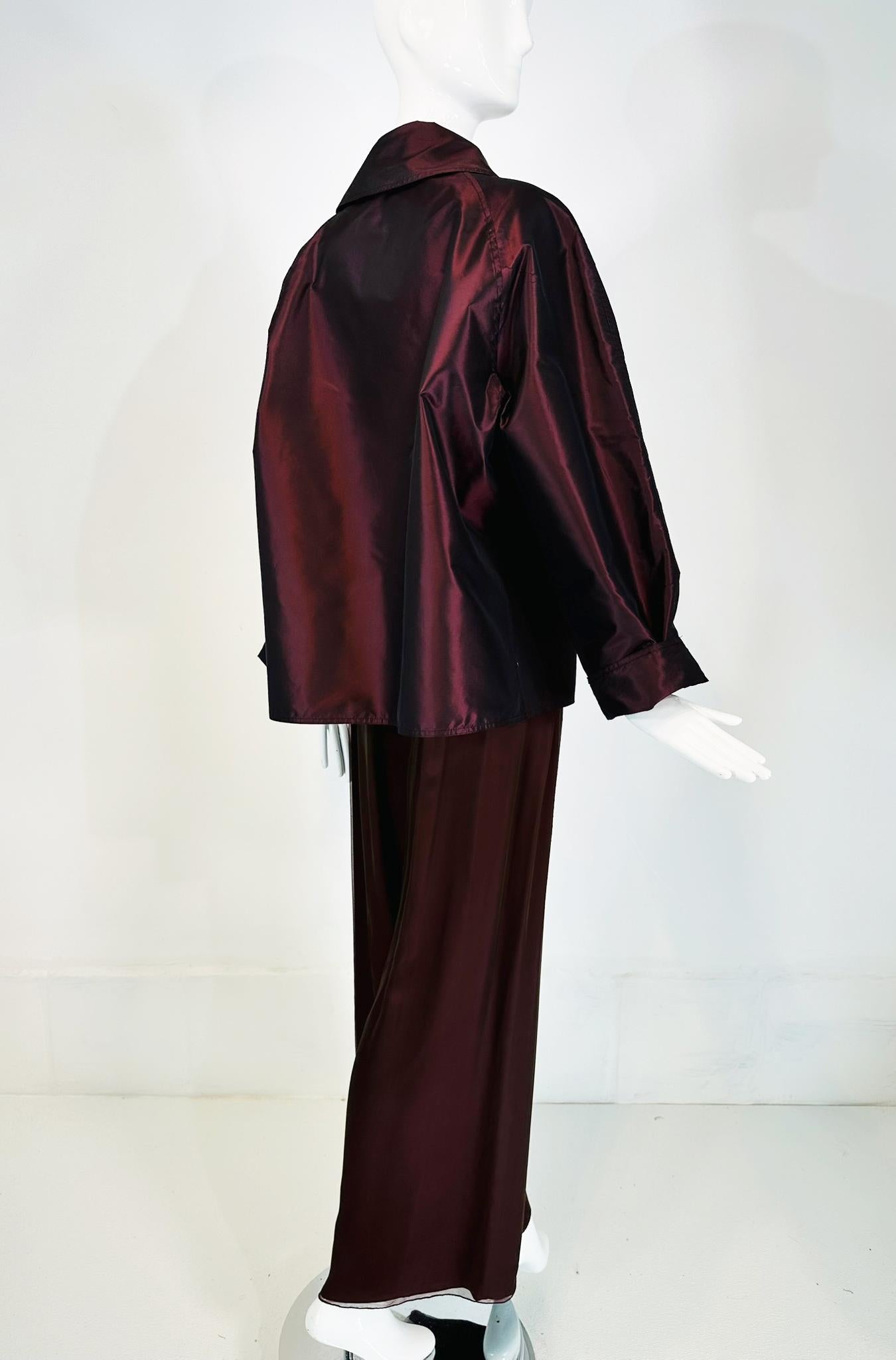 Zoran 2pc. Raisin Paper Silk Taffeta & Shot Silk Chiffon Jacket & Pant Set In Good Condition For Sale In West Palm Beach, FL