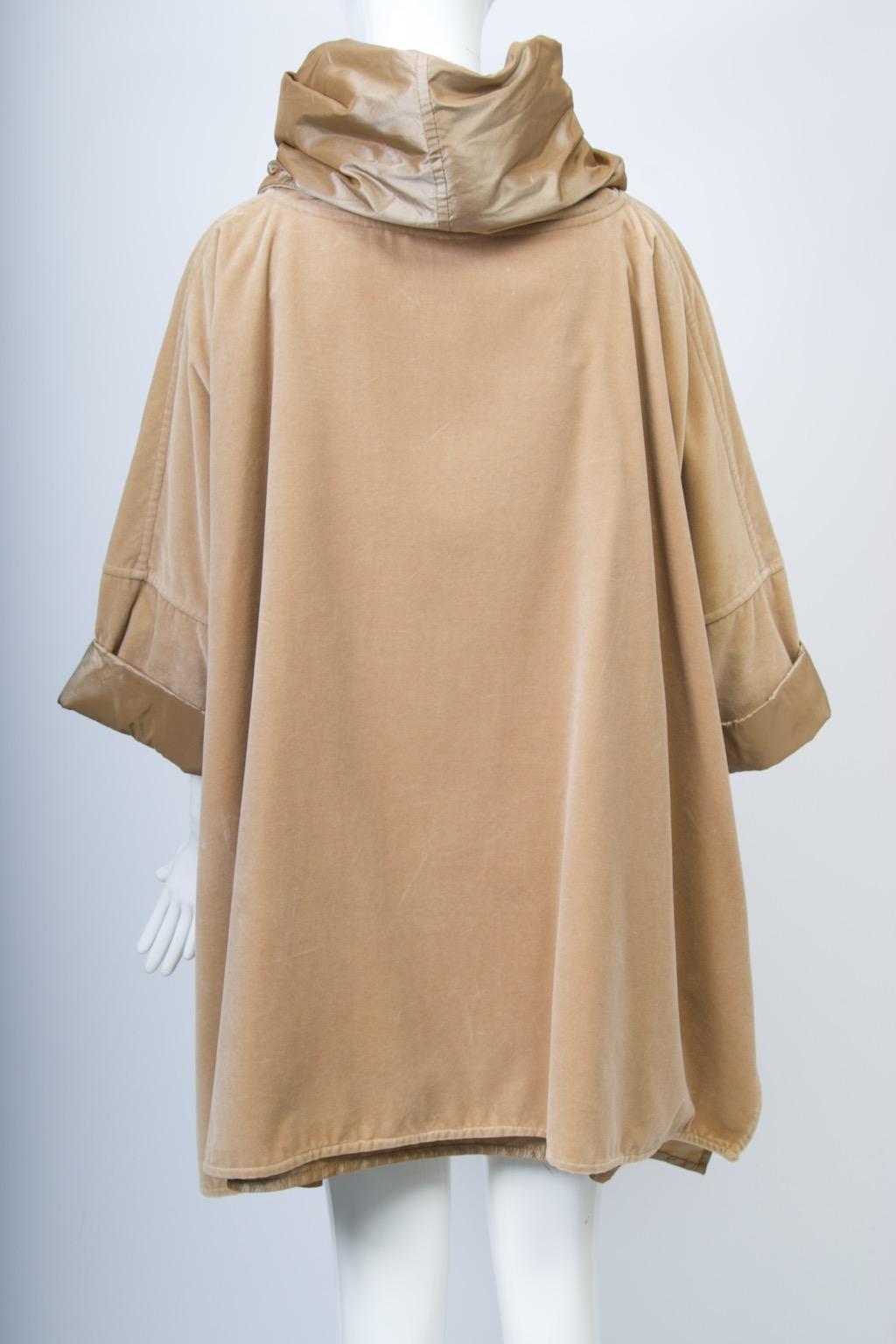 Donna Zoran Poncho in velluto e seta color cammello in vendita