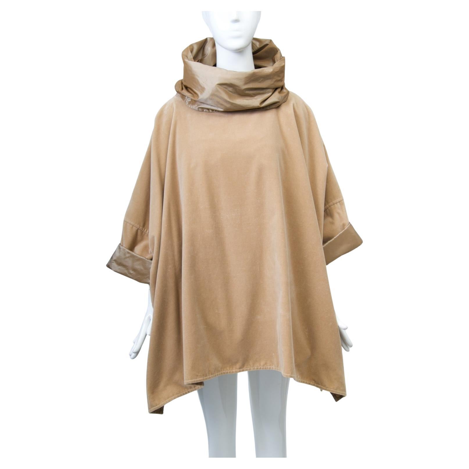 Zoran Poncho in velluto e seta color cammello in vendita
